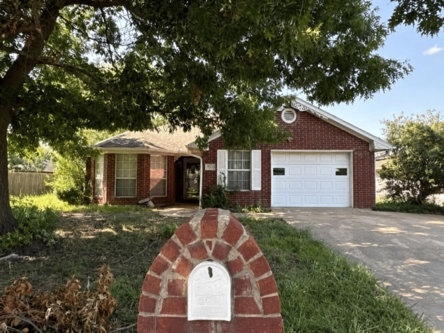 Single Family Residence For Sale in Fannin County , 502 E College Street, Leonard, Texas 75452, 3 Bedroom, 2 Bathroom, 1 Garage spaces, 1,824 Sqft, built in 1998, mls#21352041, Real Estate Agent in Leonard, Homes For Sale in Fannin county, Homes For Sale in Leonard, Realtor in Leonard Texas, Real Estate Brokerage Independent Realty Texas, Luminita Cordes Realtor