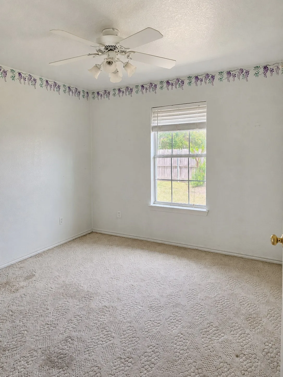 Single Family Residence For Sale in Fannin County , 502 E College Street, Leonard, Texas 75452, 3 Bedroom, 2 Bathroom, 1 Garage spaces, 1,824 Sqft, built in 1998, mls#21352041, Real Estate Agent in Leonard, Homes For Sale in Fannin county, Homes For Sale in Leonard, Realtor in Leonard Texas, Real Estate Brokerage Independent Realty Texas, Luminita Cordes Realtor