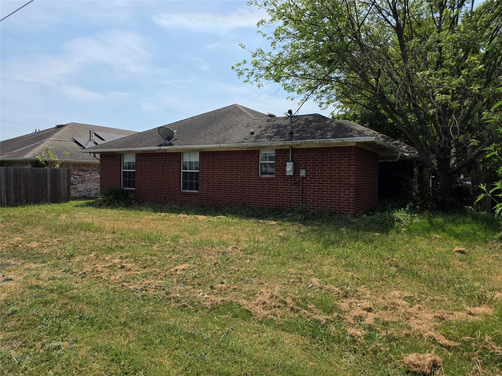 Single Family Residence For Sale in Fannin County , 502 E College Street, Leonard, Texas 75452, 3 Bedroom, 2 Bathroom, 1 Garage spaces, 1,824 Sqft, built in 1998, mls#21352041, Real Estate Agent in Leonard, Homes For Sale in Fannin county, Homes For Sale in Leonard, Realtor in Leonard Texas, Real Estate Brokerage Independent Realty Texas, Luminita Cordes Realtor