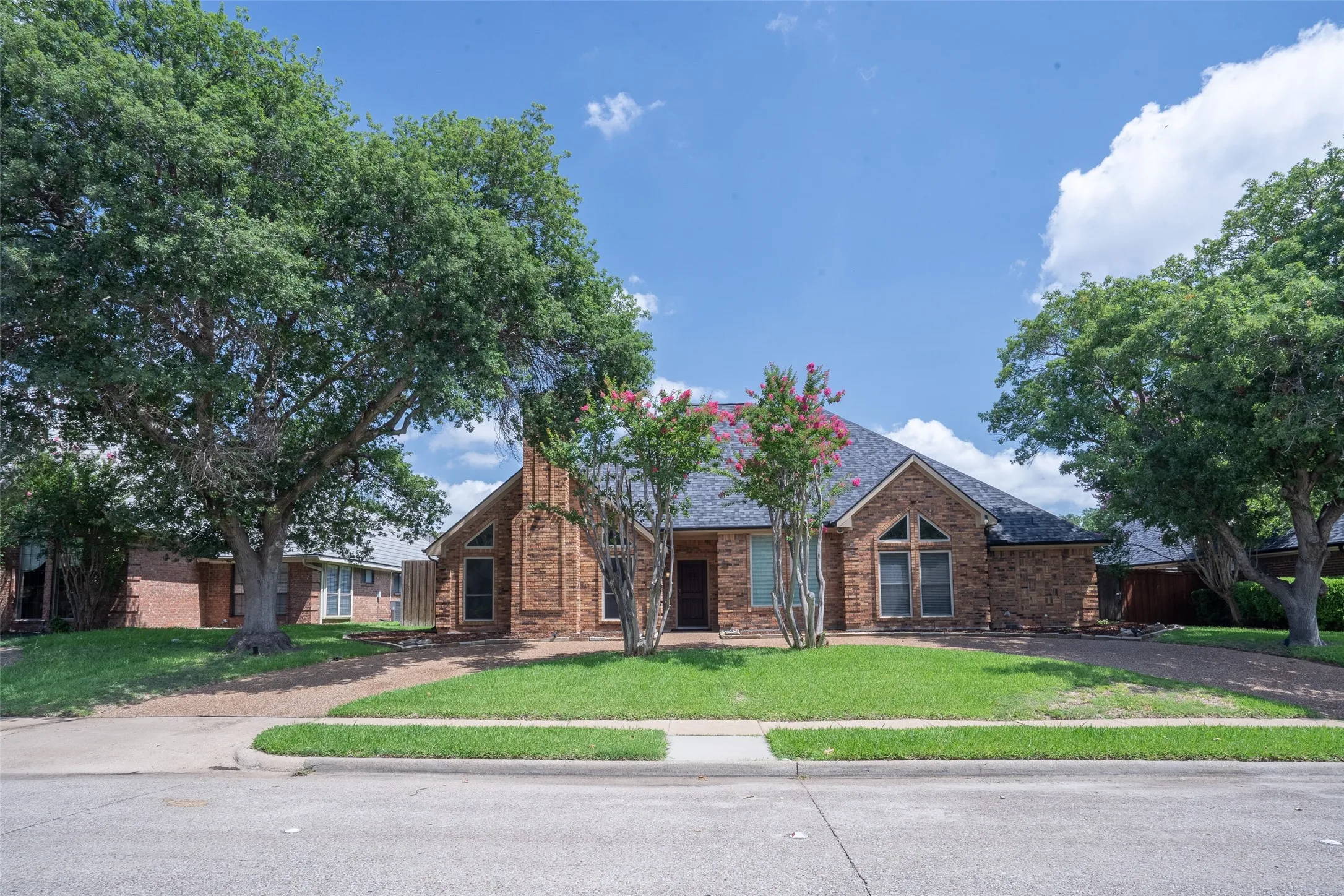 Single Family Residence For Sale in Collin County , 3905 Cross Bend Road, Plano, Texas 75023, 4 Bedrooms, 3 Bathrooms, 2 Garage spaces, 2,757 Sqft, built in 1986, Price $549,000, mls#21352043, Real Estate Agent in Plano, Homes For Sale in Collin county, Homes For Sale in Plano, Realtor in Plano Texas, Real Estate Brokerage Independent Realty Texas, Luminita Cordes Realtor