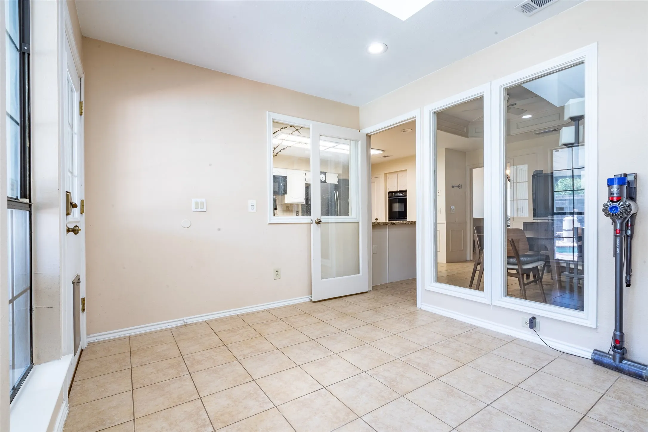 Single Family Residence For Sale in Collin County , 3905 Cross Bend Road, Plano, Texas 75023, 4 Bedrooms, 3 Bathrooms, 2 Garage spaces, 2,757 Sqft, built in 1986, Price $549,000, mls#21352043, Real Estate Agent in Plano, Homes For Sale in Collin county, Homes For Sale in Plano, Realtor in Plano Texas, Real Estate Brokerage Independent Realty Texas, Luminita Cordes Realtor