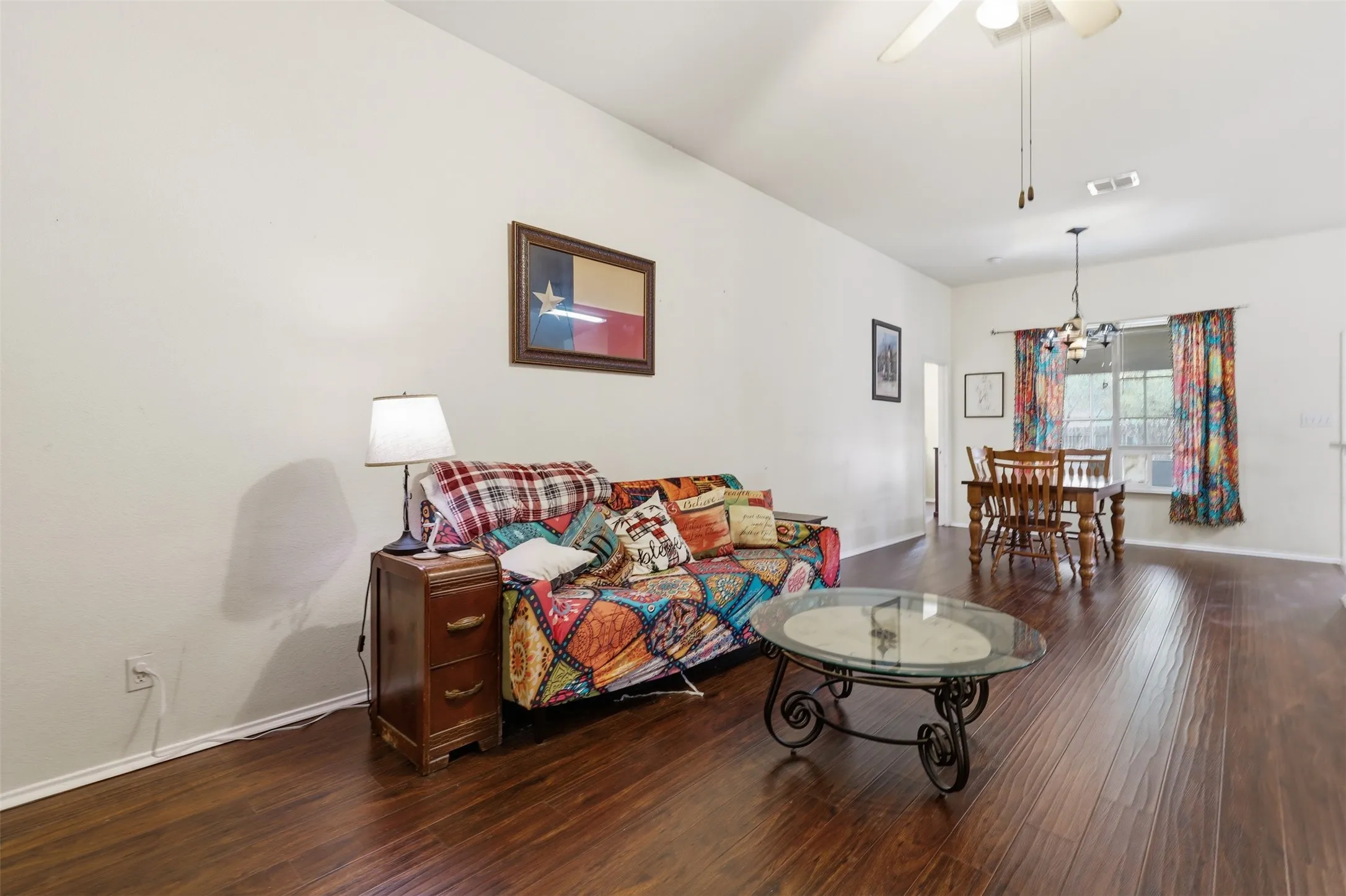 Single Family Residence For Sale in Hood County , 213 Sardius Boulevard, Granbury, Texas 76049, 3 Bedroom, 2 Bathroom, 2 Garage spaces, 1,610 Sqft, built in 2004, mls#21351994, Real Estate Agent in Granbury, Homes For Sale in Hood county, Homes For Sale in Granbury, Realtor in Granbury Texas, Real Estate Brokerage Independent Realty Texas, Luminita Cordes Realtor