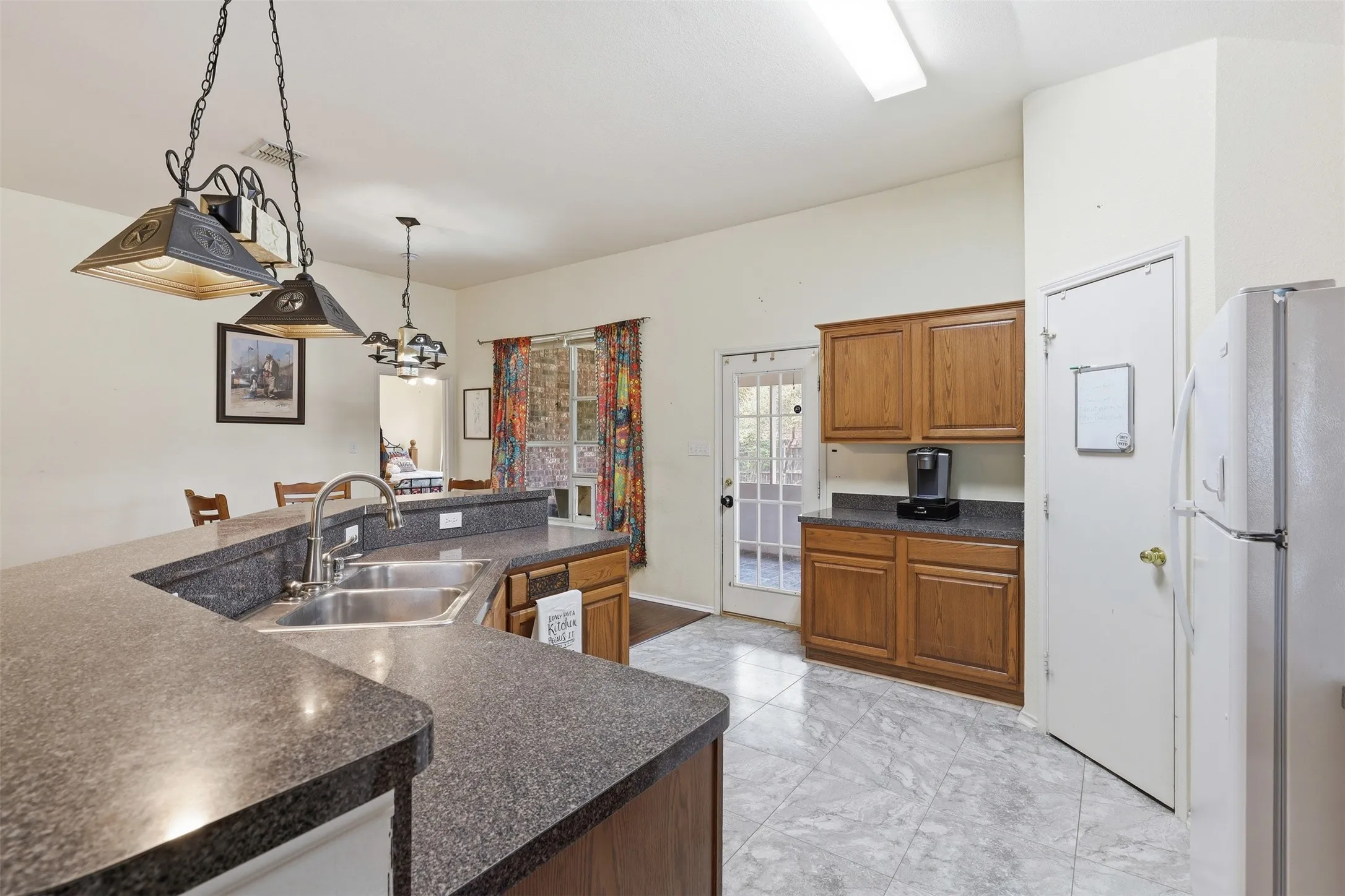 Single Family Residence For Sale in Hood County , 213 Sardius Boulevard, Granbury, Texas 76049, 3 Bedroom, 2 Bathroom, 2 Garage spaces, 1,610 Sqft, built in 2004, mls#21351994, Real Estate Agent in Granbury, Homes For Sale in Hood county, Homes For Sale in Granbury, Realtor in Granbury Texas, Real Estate Brokerage Independent Realty Texas, Luminita Cordes Realtor