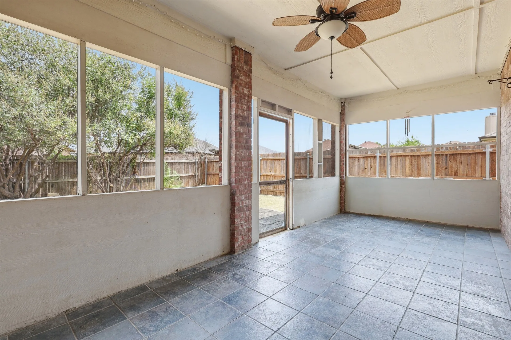 Single Family Residence For Sale in Hood County , 213 Sardius Boulevard, Granbury, Texas 76049, 3 Bedroom, 2 Bathroom, 2 Garage spaces, 1,610 Sqft, built in 2004, mls#21351994, Real Estate Agent in Granbury, Homes For Sale in Hood county, Homes For Sale in Granbury, Realtor in Granbury Texas, Real Estate Brokerage Independent Realty Texas, Luminita Cordes Realtor