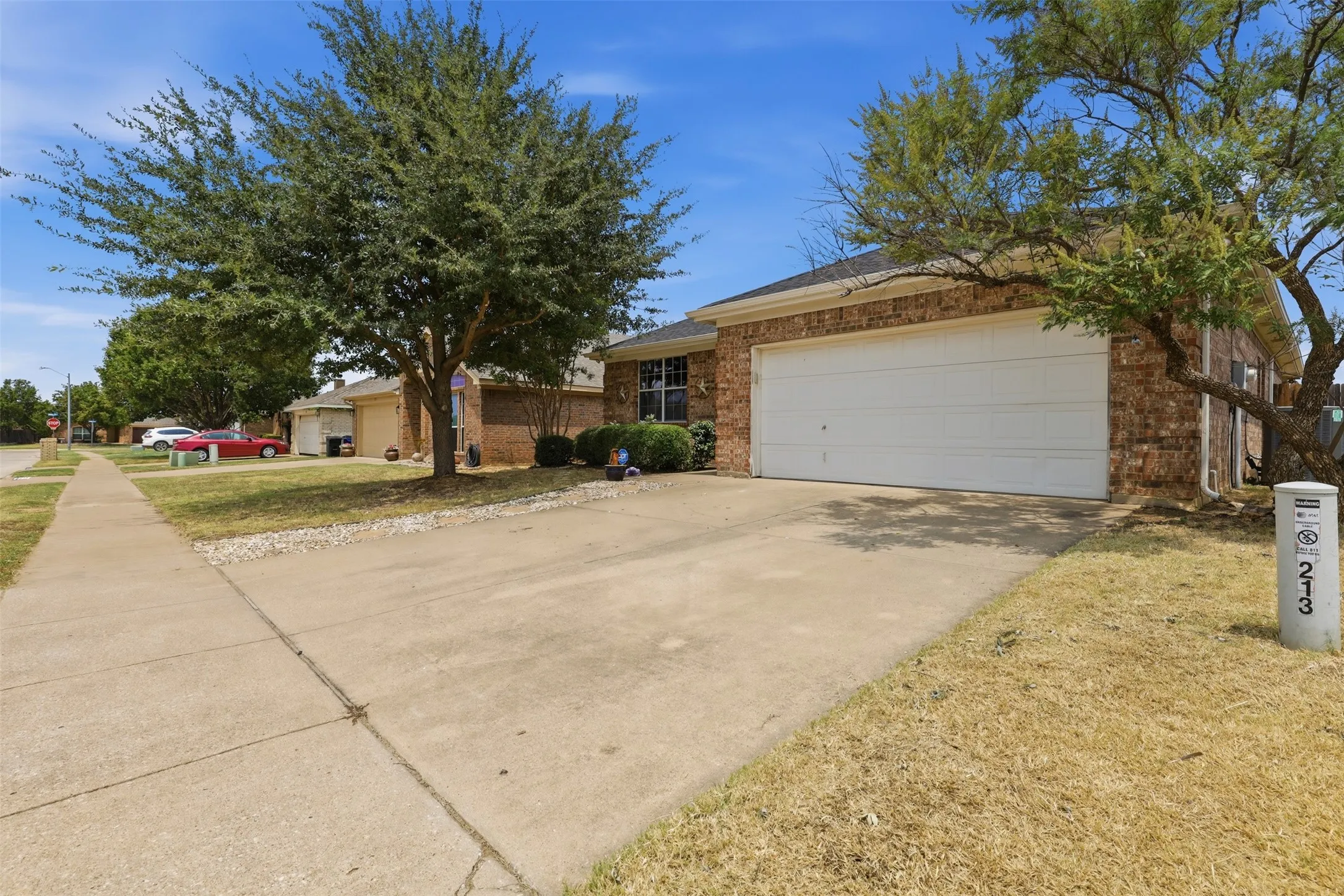 Single Family Residence For Sale in Hood County , 213 Sardius Boulevard, Granbury, Texas 76049, 3 Bedroom, 2 Bathroom, 2 Garage spaces, 1,610 Sqft, built in 2004, mls#21351994, Real Estate Agent in Granbury, Homes For Sale in Hood county, Homes For Sale in Granbury, Realtor in Granbury Texas, Real Estate Brokerage Independent Realty Texas, Luminita Cordes Realtor