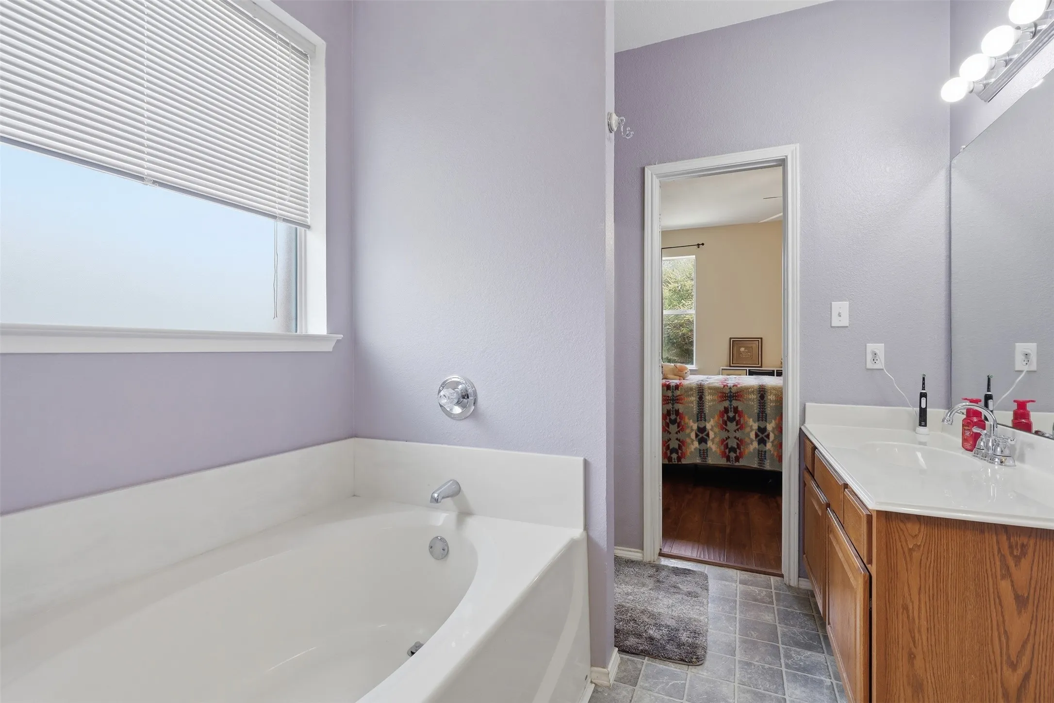 Single Family Residence For Sale in Hood County , 213 Sardius Boulevard, Granbury, Texas 76049, 3 Bedroom, 2 Bathroom, 2 Garage spaces, 1,610 Sqft, built in 2004, mls#21351994, Real Estate Agent in Granbury, Homes For Sale in Hood county, Homes For Sale in Granbury, Realtor in Granbury Texas, Real Estate Brokerage Independent Realty Texas, Luminita Cordes Realtor