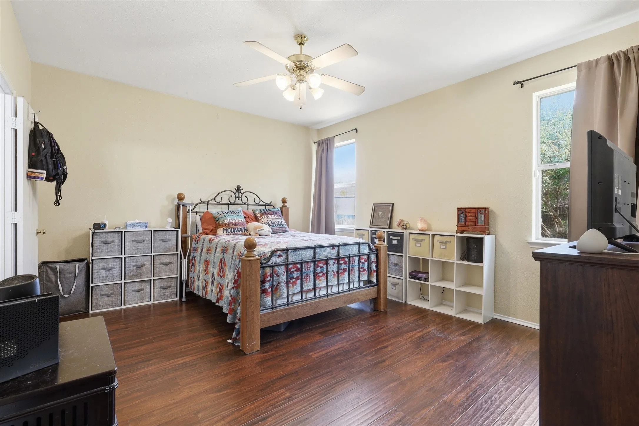 Single Family Residence For Sale in Hood County , 213 Sardius Boulevard, Granbury, Texas 76049, 3 Bedroom, 2 Bathroom, 2 Garage spaces, 1,610 Sqft, built in 2004, mls#21351994, Real Estate Agent in Granbury, Homes For Sale in Hood county, Homes For Sale in Granbury, Realtor in Granbury Texas, Real Estate Brokerage Independent Realty Texas, Luminita Cordes Realtor