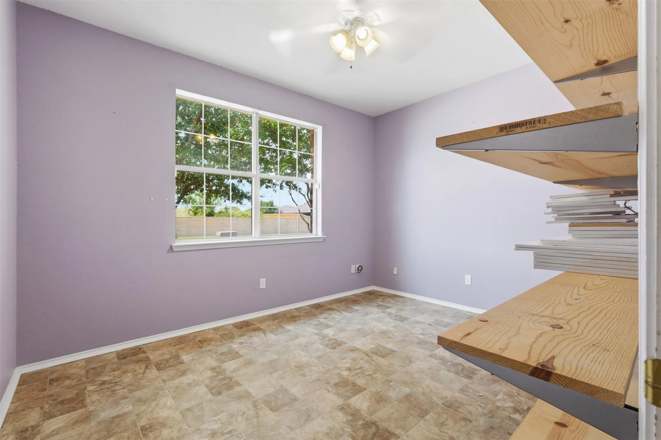Single Family Residence For Sale in Hood County , 213 Sardius Boulevard, Granbury, Texas 76049, 3 Bedroom, 2 Bathroom, 2 Garage spaces, 1,610 Sqft, built in 2004, mls#21351994, Real Estate Agent in Granbury, Homes For Sale in Hood county, Homes For Sale in Granbury, Realtor in Granbury Texas, Real Estate Brokerage Independent Realty Texas, Luminita Cordes Realtor