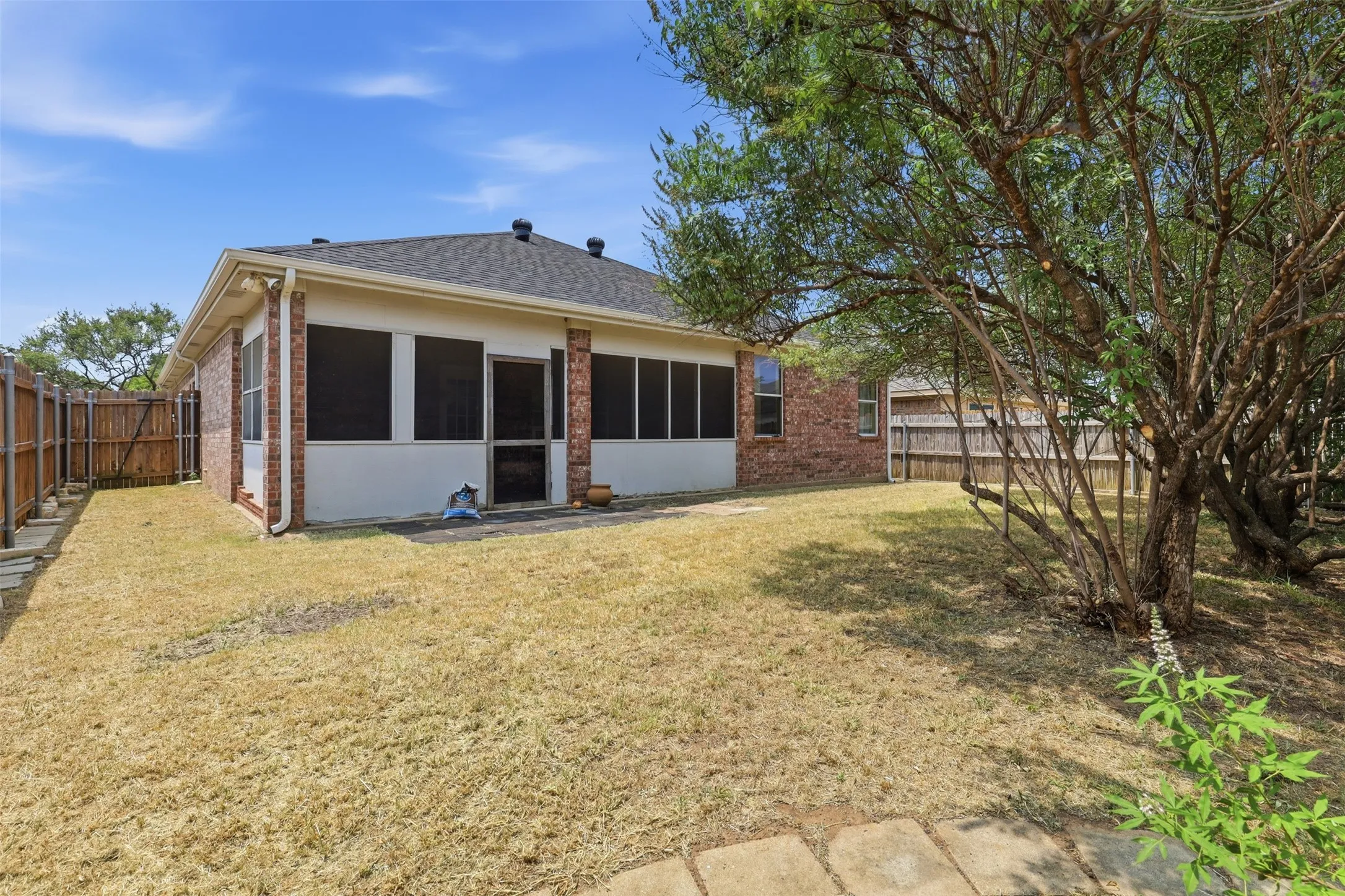 Single Family Residence For Sale in Hood County , 213 Sardius Boulevard, Granbury, Texas 76049, 3 Bedroom, 2 Bathroom, 2 Garage spaces, 1,610 Sqft, built in 2004, mls#21351994, Real Estate Agent in Granbury, Homes For Sale in Hood county, Homes For Sale in Granbury, Realtor in Granbury Texas, Real Estate Brokerage Independent Realty Texas, Luminita Cordes Realtor