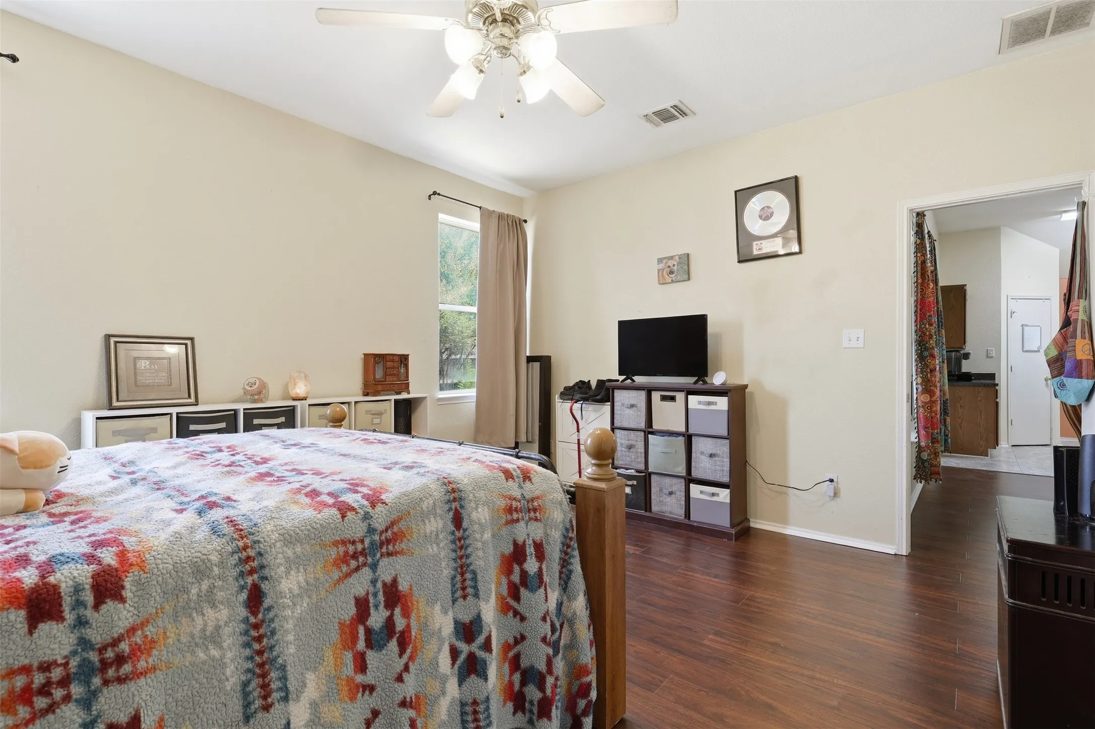 Single Family Residence For Sale in Hood County , 213 Sardius Boulevard, Granbury, Texas 76049, 3 Bedroom, 2 Bathroom, 2 Garage spaces, 1,610 Sqft, built in 2004, mls#21351994, Real Estate Agent in Granbury, Homes For Sale in Hood county, Homes For Sale in Granbury, Realtor in Granbury Texas, Real Estate Brokerage Independent Realty Texas, Luminita Cordes Realtor