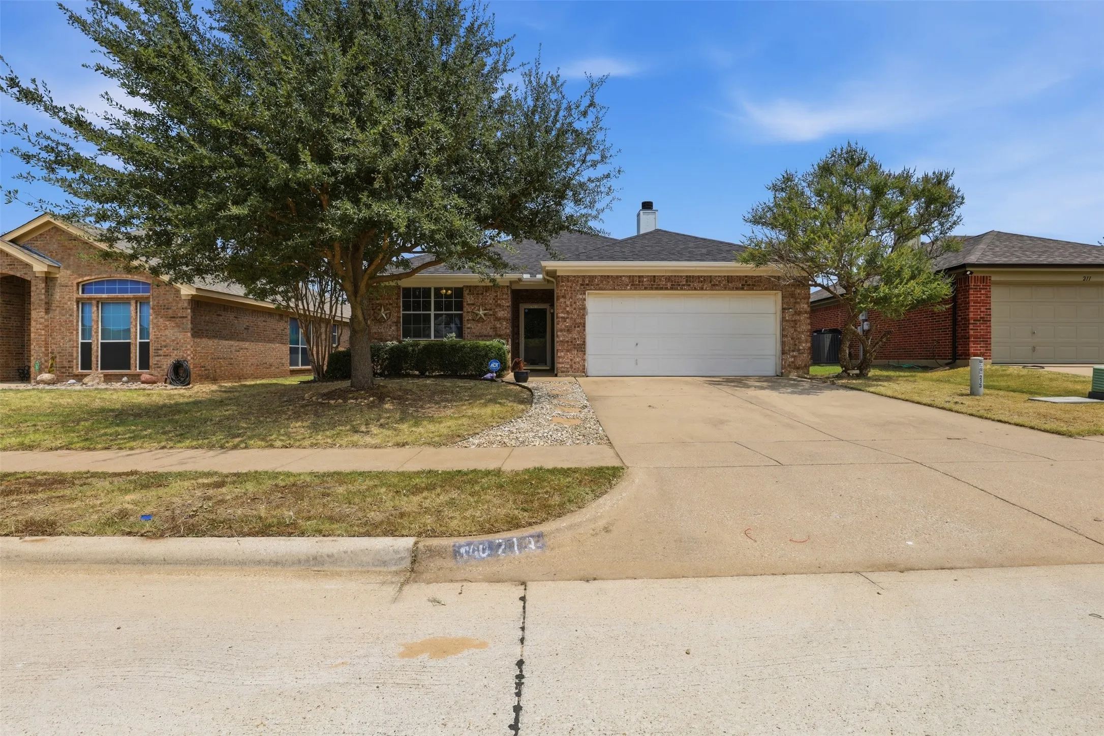 Single Family Residence For Sale in Hood County , 213 Sardius Boulevard, Granbury, Texas 76049, 3 Bedroom, 2 Bathroom, 2 Garage spaces, 1,610 Sqft, built in 2004, mls#21351994, Real Estate Agent in Granbury, Homes For Sale in Hood county, Homes For Sale in Granbury, Realtor in Granbury Texas, Real Estate Brokerage Independent Realty Texas, Luminita Cordes Realtor