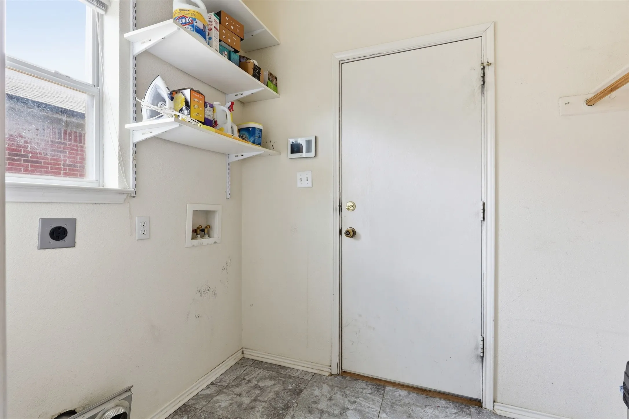 Single Family Residence For Sale in Hood County , 213 Sardius Boulevard, Granbury, Texas 76049, 3 Bedroom, 2 Bathroom, 2 Garage spaces, 1,610 Sqft, built in 2004, mls#21351994, Real Estate Agent in Granbury, Homes For Sale in Hood county, Homes For Sale in Granbury, Realtor in Granbury Texas, Real Estate Brokerage Independent Realty Texas, Luminita Cordes Realtor