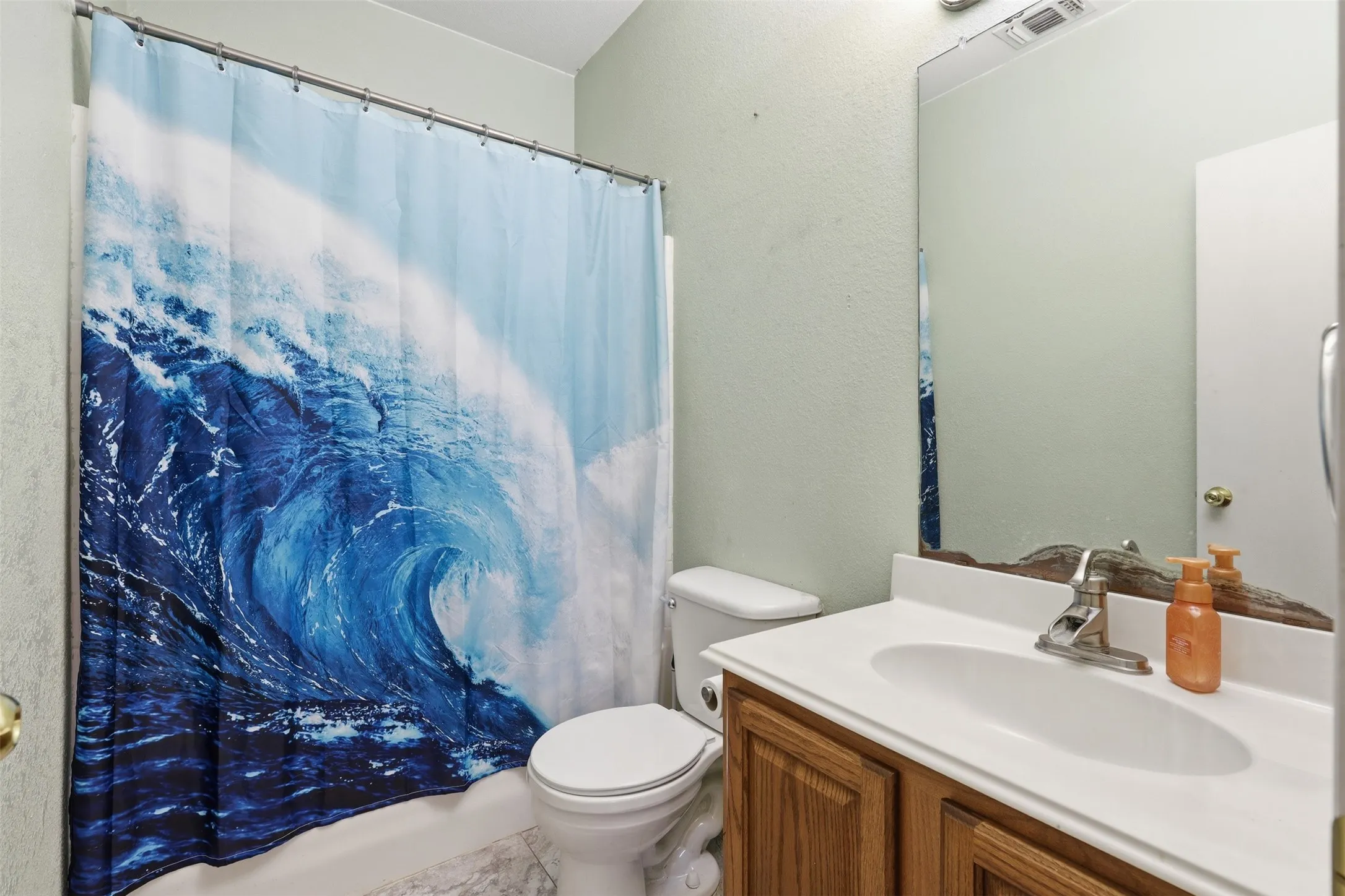 Single Family Residence For Sale in Hood County , 213 Sardius Boulevard, Granbury, Texas 76049, 3 Bedroom, 2 Bathroom, 2 Garage spaces, 1,610 Sqft, built in 2004, mls#21351994, Real Estate Agent in Granbury, Homes For Sale in Hood county, Homes For Sale in Granbury, Realtor in Granbury Texas, Real Estate Brokerage Independent Realty Texas, Luminita Cordes Realtor