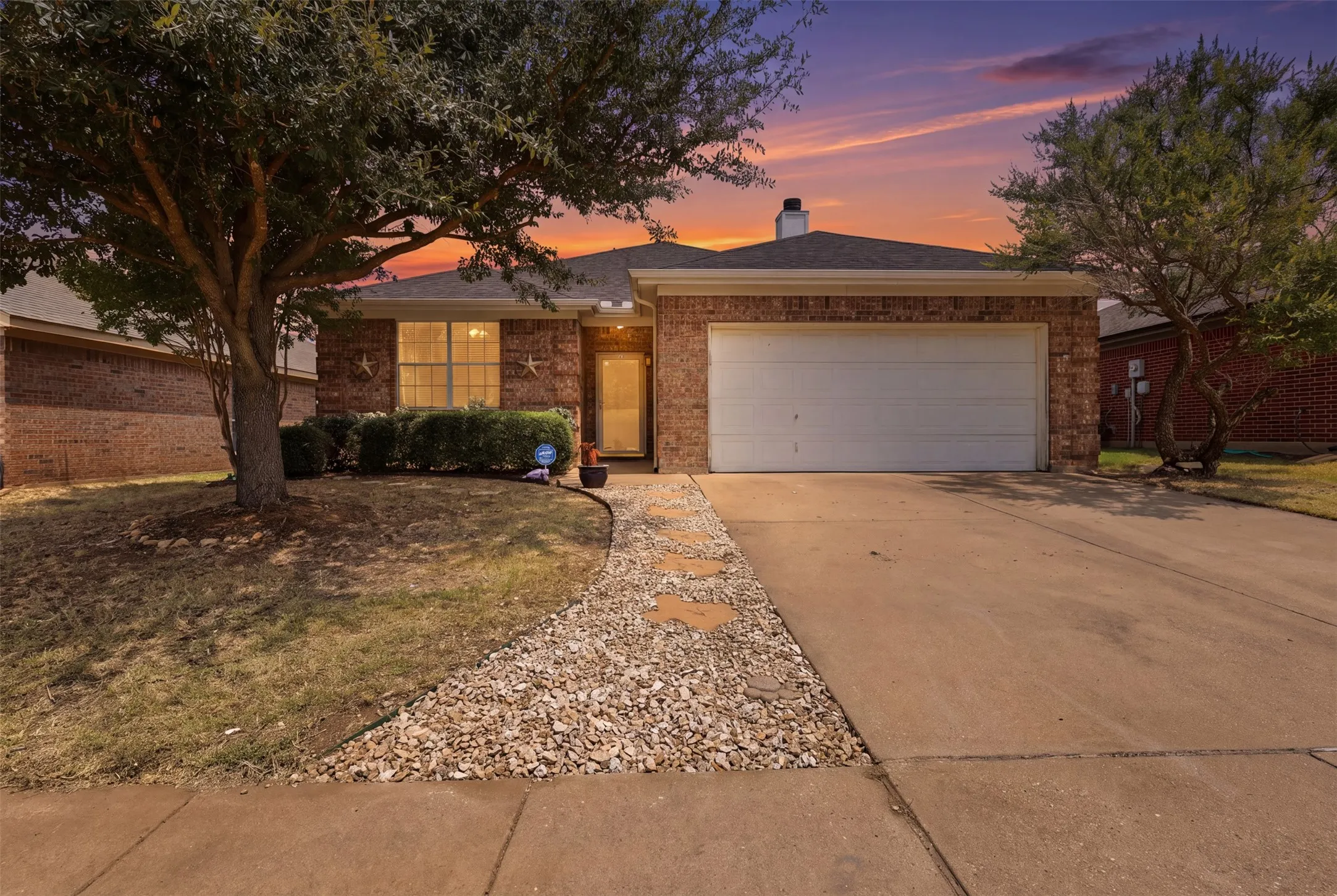 Single Family Residence For Sale in Hood County , 213 Sardius Boulevard, Granbury, Texas 76049, 3 Bedroom, 2 Bathroom, 2 Garage spaces, 1,610 Sqft, built in 2004, mls#21351994, Real Estate Agent in Granbury, Homes For Sale in Hood county, Homes For Sale in Granbury, Realtor in Granbury Texas, Real Estate Brokerage Independent Realty Texas, Luminita Cordes Realtor