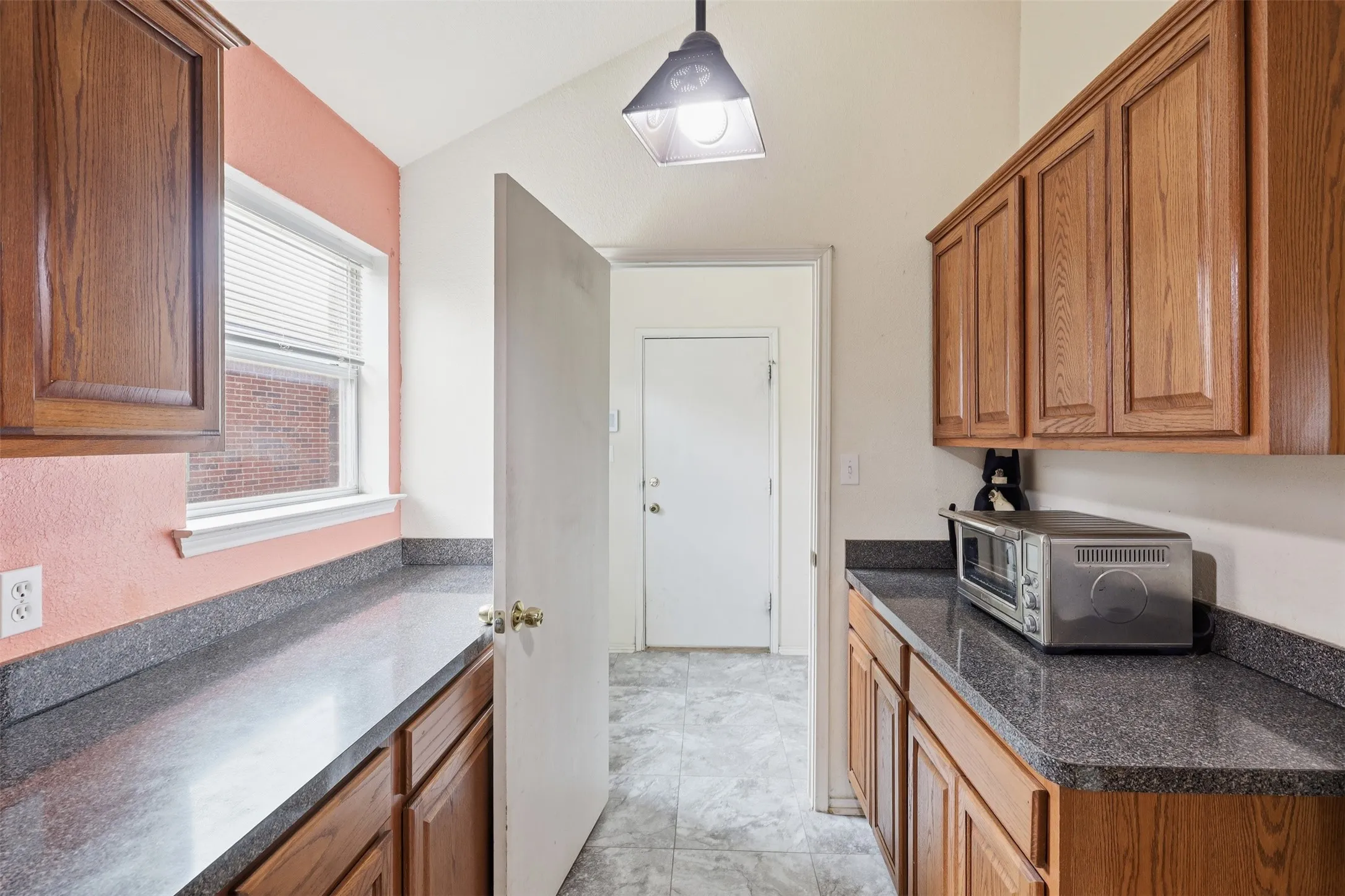 Single Family Residence For Sale in Hood County , 213 Sardius Boulevard, Granbury, Texas 76049, 3 Bedroom, 2 Bathroom, 2 Garage spaces, 1,610 Sqft, built in 2004, mls#21351994, Real Estate Agent in Granbury, Homes For Sale in Hood county, Homes For Sale in Granbury, Realtor in Granbury Texas, Real Estate Brokerage Independent Realty Texas, Luminita Cordes Realtor