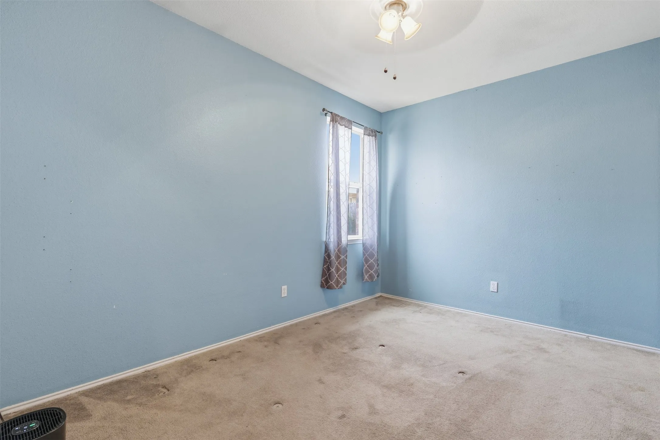 Single Family Residence For Sale in Hood County , 213 Sardius Boulevard, Granbury, Texas 76049, 3 Bedroom, 2 Bathroom, 2 Garage spaces, 1,610 Sqft, built in 2004, mls#21351994, Real Estate Agent in Granbury, Homes For Sale in Hood county, Homes For Sale in Granbury, Realtor in Granbury Texas, Real Estate Brokerage Independent Realty Texas, Luminita Cordes Realtor