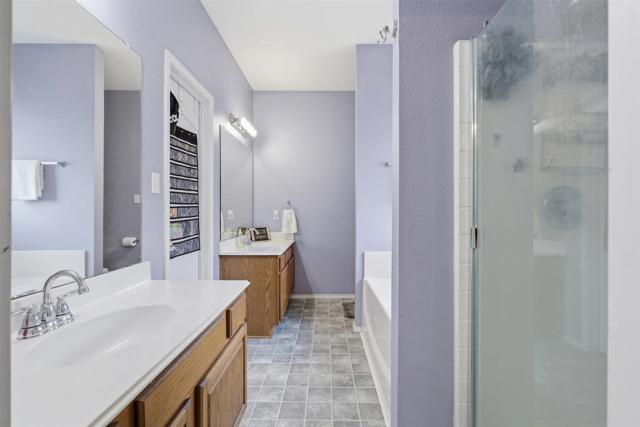 Single Family Residence For Sale in Hood County , 213 Sardius Boulevard, Granbury, Texas 76049, 3 Bedroom, 2 Bathroom, 2 Garage spaces, 1,610 Sqft, built in 2004, mls#21351994, Real Estate Agent in Granbury, Homes For Sale in Hood county, Homes For Sale in Granbury, Realtor in Granbury Texas, Real Estate Brokerage Independent Realty Texas, Luminita Cordes Realtor