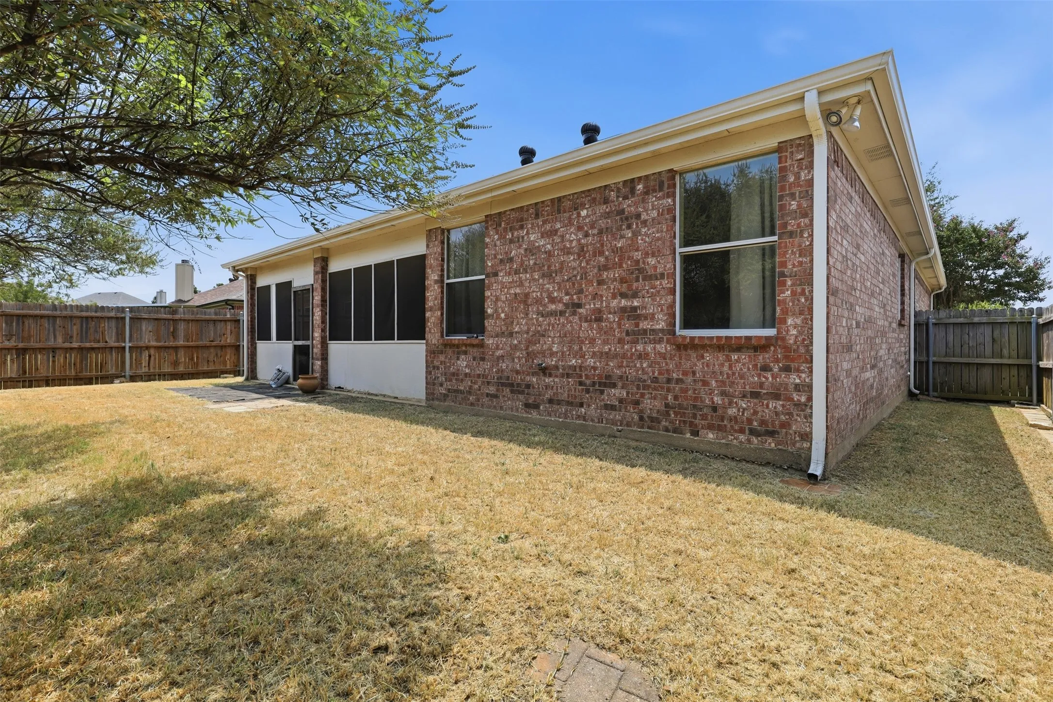 Single Family Residence For Sale in Hood County , 213 Sardius Boulevard, Granbury, Texas 76049, 3 Bedroom, 2 Bathroom, 2 Garage spaces, 1,610 Sqft, built in 2004, mls#21351994, Real Estate Agent in Granbury, Homes For Sale in Hood county, Homes For Sale in Granbury, Realtor in Granbury Texas, Real Estate Brokerage Independent Realty Texas, Luminita Cordes Realtor