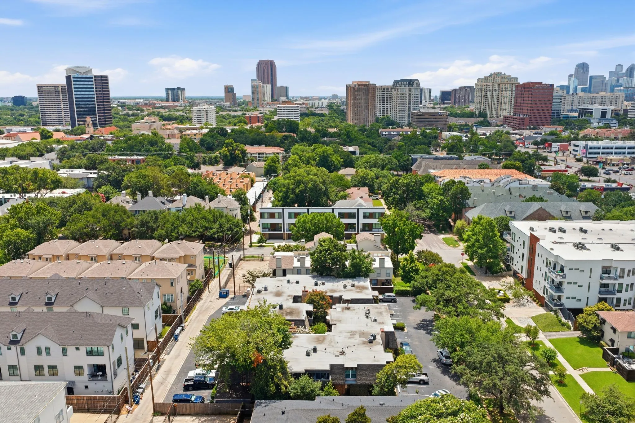 Condominium For Rent in Dallas County , 4112 Bowser Avenue 205, Dallas, Texas 75219, 2 Bedroom, 2 Bathroom, Garage spaces, 961 Sqft, built in 1968, mls#21352055, Real Estate Agent in Dallas, Homes For Rent in Dallas county, Homes For Rent in Dallas, Realtor in Dallas Texas, Real Estate Brokerage Independent Realty Texas, Luminita Cordes Realtor