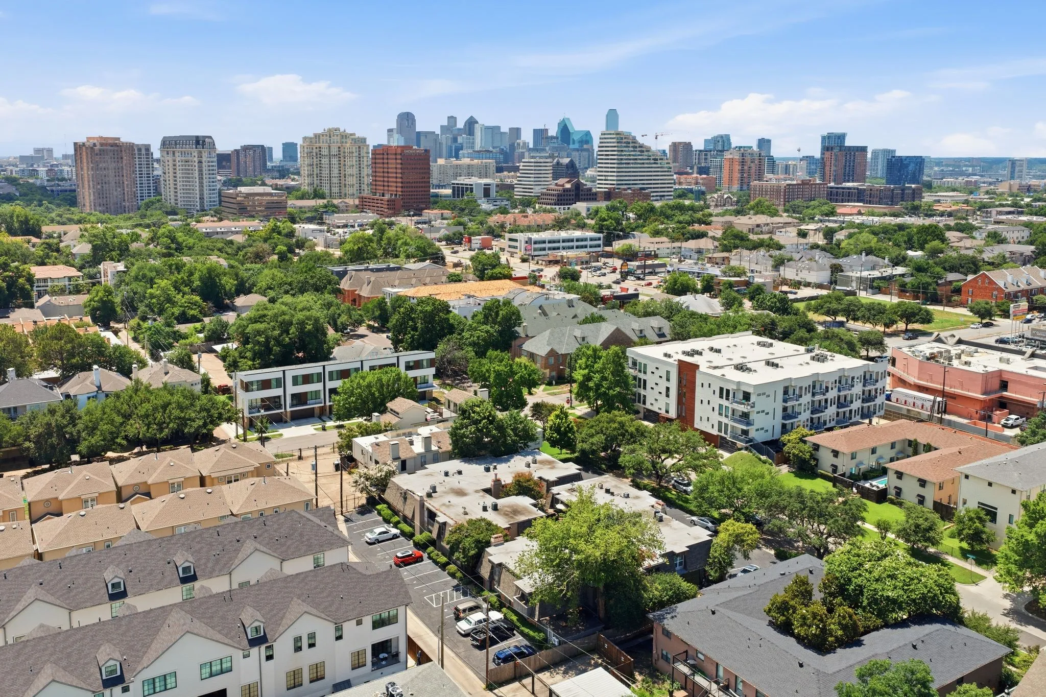 Condominium For Rent in Dallas County , 4112 Bowser Avenue 205, Dallas, Texas 75219, 2 Bedroom, 2 Bathroom, Garage spaces, 961 Sqft, built in 1968, mls#21352055, Real Estate Agent in Dallas, Homes For Rent in Dallas county, Homes For Rent in Dallas, Realtor in Dallas Texas, Real Estate Brokerage Independent Realty Texas, Luminita Cordes Realtor