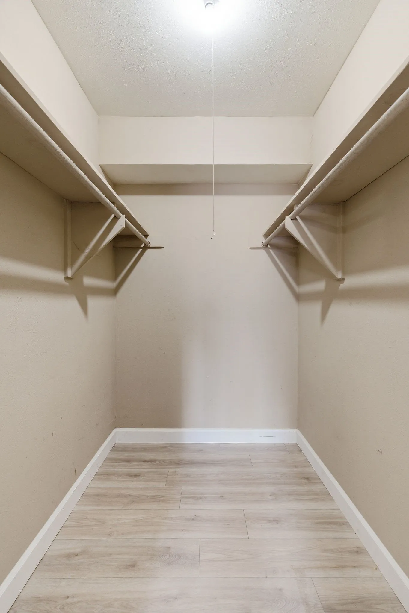 Condominium For Rent in Dallas County , 4112 Bowser Avenue 205, Dallas, Texas 75219, 2 Bedroom, 2 Bathroom, Garage spaces, 961 Sqft, built in 1968, mls#21352055, Real Estate Agent in Dallas, Homes For Rent in Dallas county, Homes For Rent in Dallas, Realtor in Dallas Texas, Real Estate Brokerage Independent Realty Texas, Luminita Cordes Realtor
