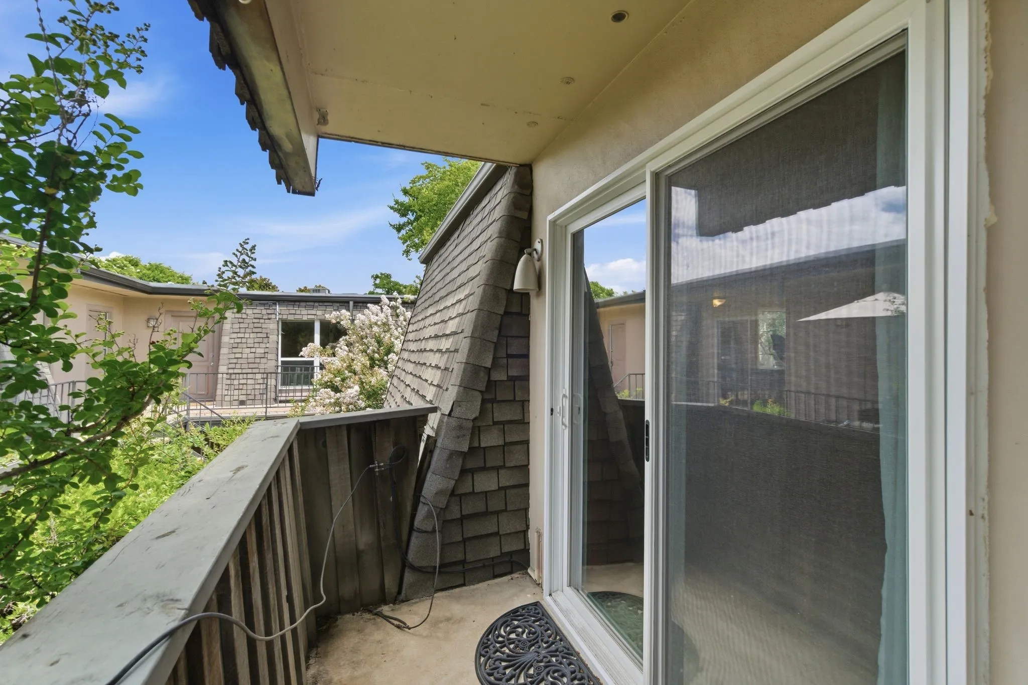 Condominium For Rent in Dallas County , 4112 Bowser Avenue 205, Dallas, Texas 75219, 2 Bedroom, 2 Bathroom, Garage spaces, 961 Sqft, built in 1968, mls#21352055, Real Estate Agent in Dallas, Homes For Rent in Dallas county, Homes For Rent in Dallas, Realtor in Dallas Texas, Real Estate Brokerage Independent Realty Texas, Luminita Cordes Realtor