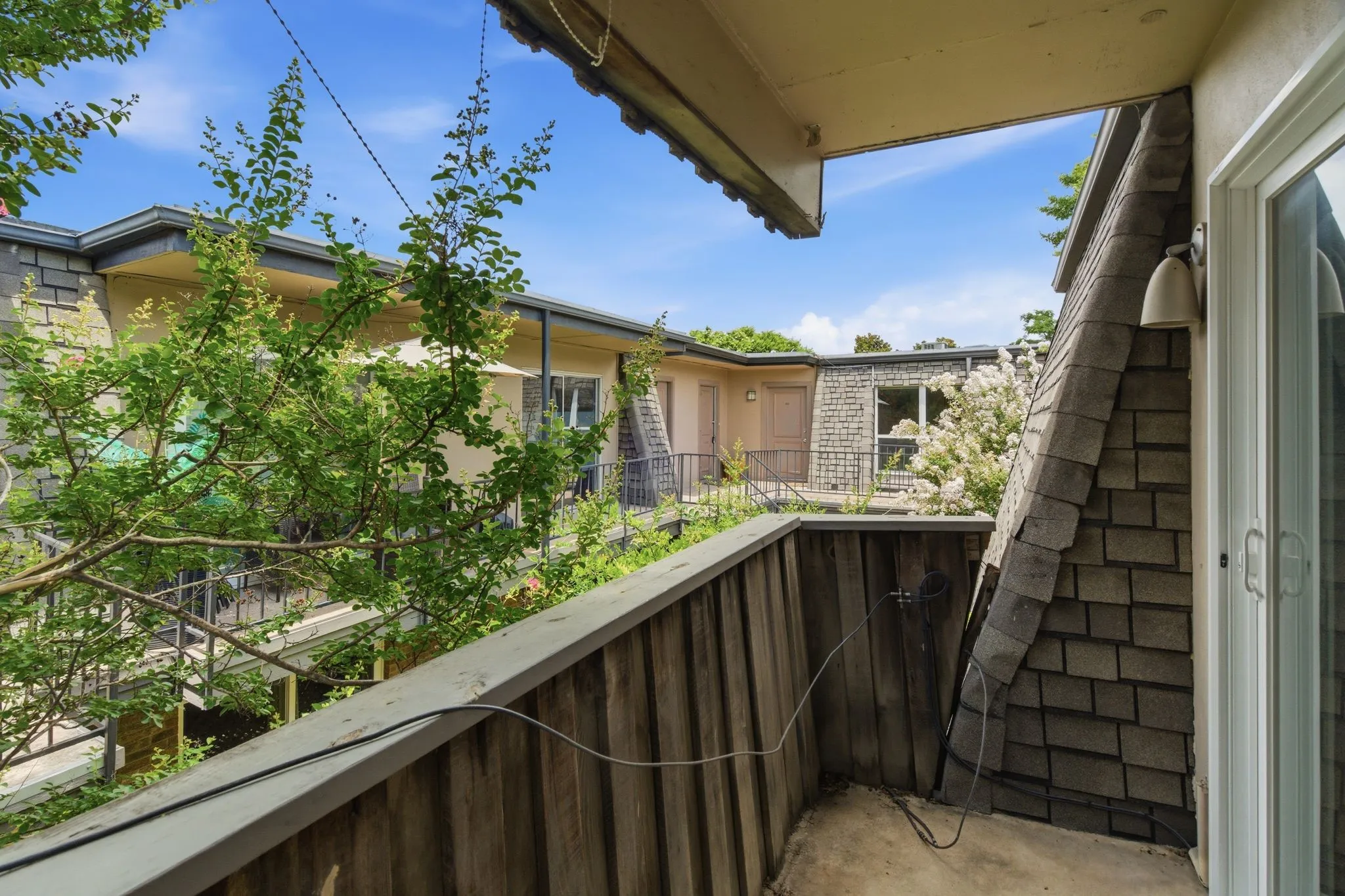 Condominium For Rent in Dallas County , 4112 Bowser Avenue 205, Dallas, Texas 75219, 2 Bedroom, 2 Bathroom, Garage spaces, 961 Sqft, built in 1968, mls#21352055, Real Estate Agent in Dallas, Homes For Rent in Dallas county, Homes For Rent in Dallas, Realtor in Dallas Texas, Real Estate Brokerage Independent Realty Texas, Luminita Cordes Realtor