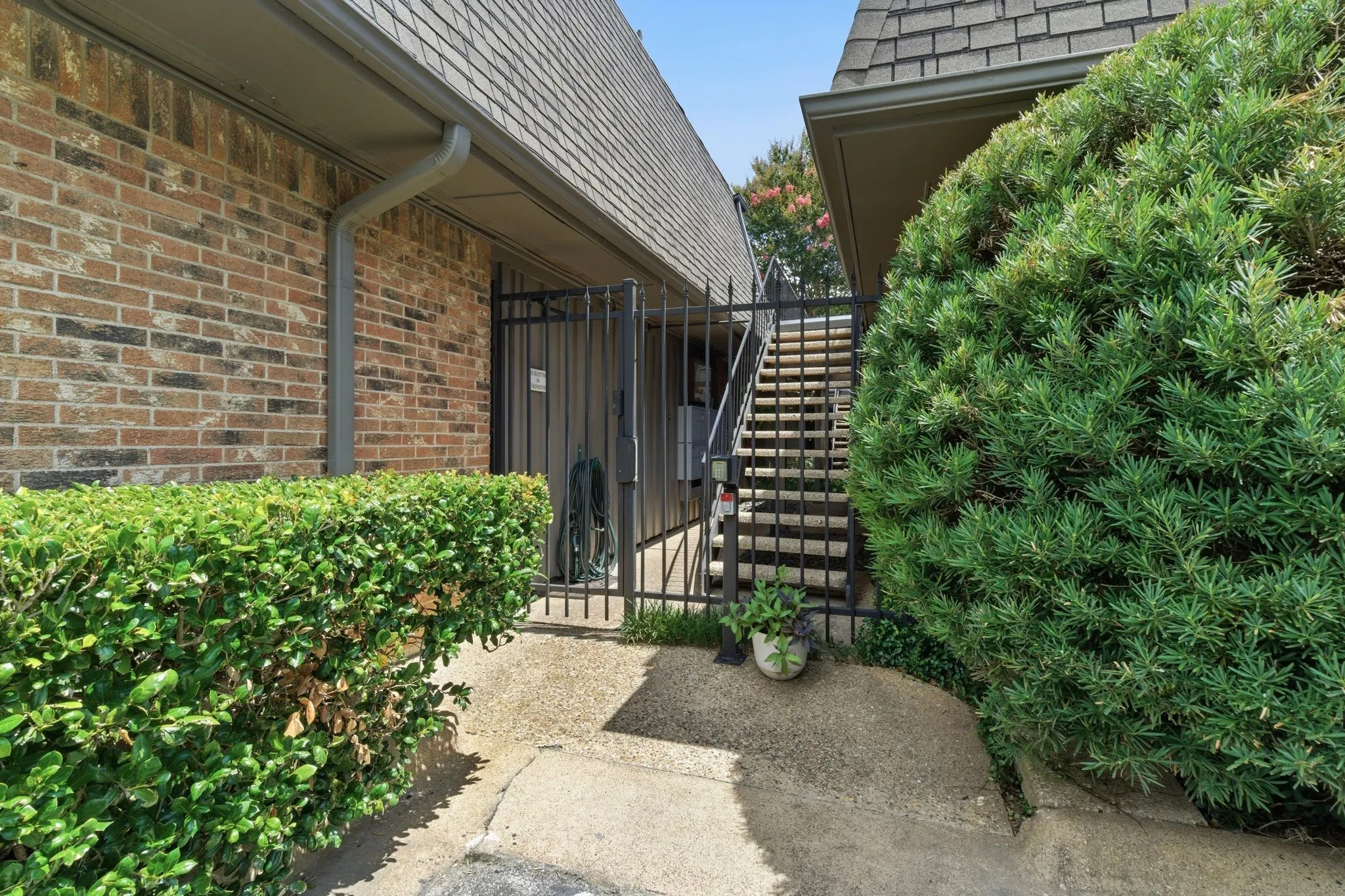 Condominium For Rent in Dallas County , 4112 Bowser Avenue 205, Dallas, Texas 75219, 2 Bedroom, 2 Bathroom, Garage spaces, 961 Sqft, built in 1968, mls#21352055, Real Estate Agent in Dallas, Homes For Rent in Dallas county, Homes For Rent in Dallas, Realtor in Dallas Texas, Real Estate Brokerage Independent Realty Texas, Luminita Cordes Realtor