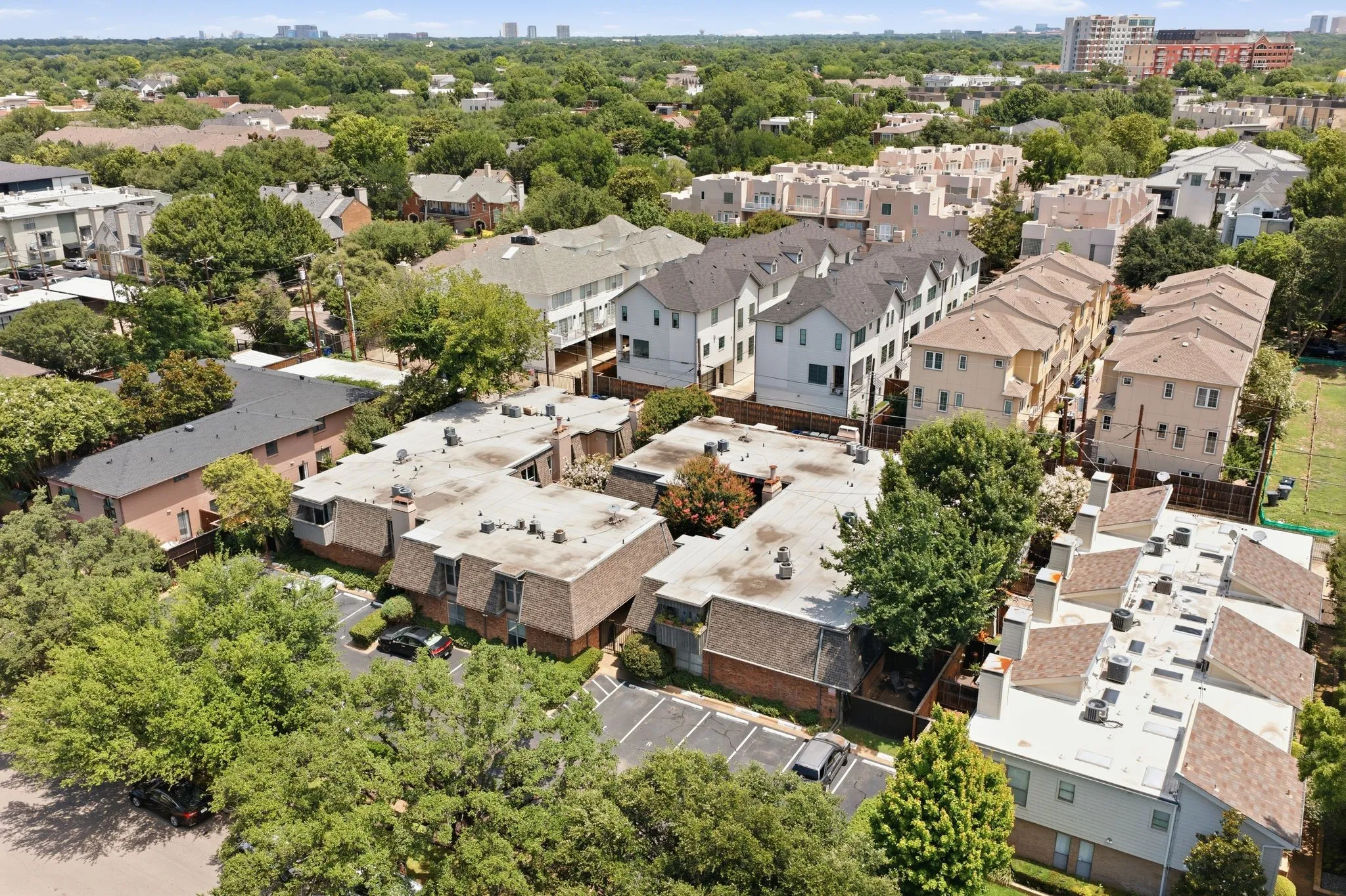 Condominium For Rent in Dallas County , 4112 Bowser Avenue 205, Dallas, Texas 75219, 2 Bedroom, 2 Bathroom, Garage spaces, 961 Sqft, built in 1968, mls#21352055, Real Estate Agent in Dallas, Homes For Rent in Dallas county, Homes For Rent in Dallas, Realtor in Dallas Texas, Real Estate Brokerage Independent Realty Texas, Luminita Cordes Realtor