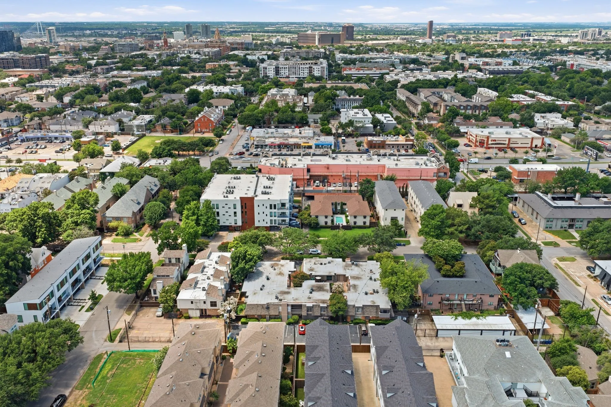 Condominium For Rent in Dallas County , 4112 Bowser Avenue 205, Dallas, Texas 75219, 2 Bedroom, 2 Bathroom, Garage spaces, 961 Sqft, built in 1968, mls#21352055, Real Estate Agent in Dallas, Homes For Rent in Dallas county, Homes For Rent in Dallas, Realtor in Dallas Texas, Real Estate Brokerage Independent Realty Texas, Luminita Cordes Realtor