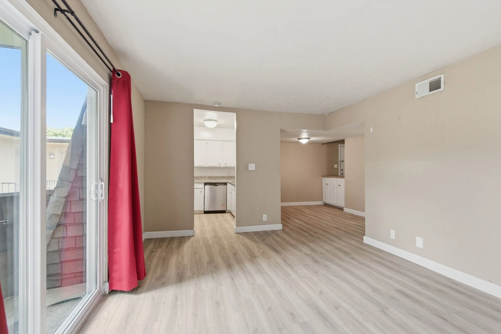 Condominium For Rent in Dallas County , 4112 Bowser Avenue 205, Dallas, Texas 75219, 2 Bedroom, 2 Bathroom, Garage spaces, 961 Sqft, built in 1968, mls#21352055, Real Estate Agent in Dallas, Homes For Rent in Dallas county, Homes For Rent in Dallas, Realtor in Dallas Texas, Real Estate Brokerage Independent Realty Texas, Luminita Cordes Realtor