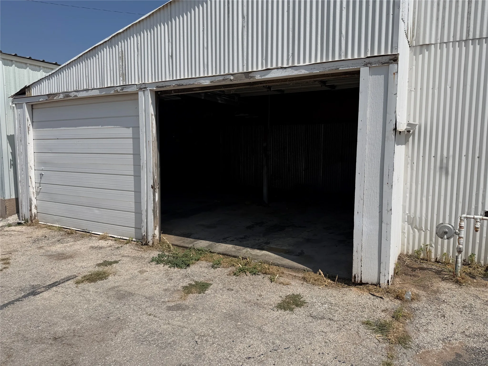 Industrial For Rent in Taylor County , 282 Ruidosa Avenue B1, Abilene, Texas 79605, 0, 0, Garage spaces, 0 Sqft, built in 1984, Price $1,200, mls#21352058, Real Estate Agent in Abilene, Homes For Rent in Taylor county, Homes For Rent in Abilene, Realtor in Abilene Texas, Real Estate Brokerage Independent Realty Texas, Luminita Cordes Realtor