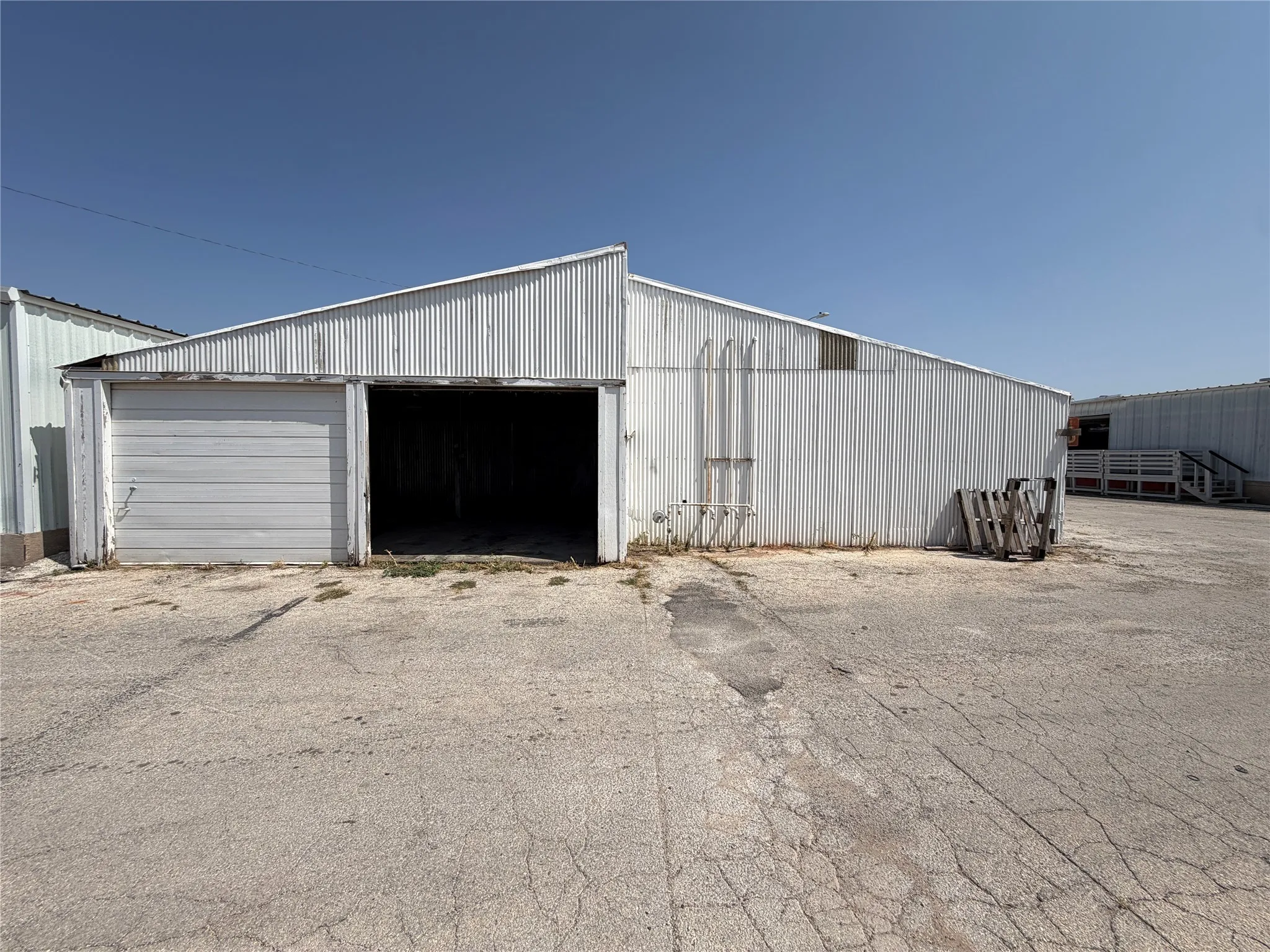 Industrial For Rent in Taylor County , 282 Ruidosa Avenue B1, Abilene, Texas 79605, 0, 0, Garage spaces, 0 Sqft, built in 1984, Price $1,200, mls#21352058, Real Estate Agent in Abilene, Homes For Rent in Taylor county, Homes For Rent in Abilene, Realtor in Abilene Texas, Real Estate Brokerage Independent Realty Texas, Luminita Cordes Realtor