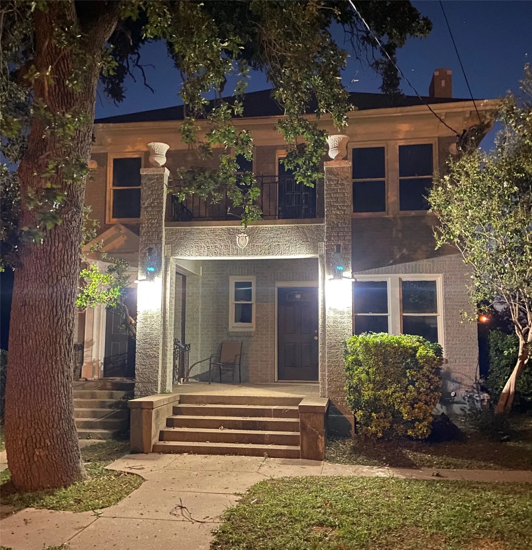 Duplex For Rent in Dallas County , 625 N Marsalis Avenue, Dallas, Texas 75203, 2 Bedroom, 2 Bathroom, Garage spaces, 2,808 Sqft, built in 1948, mls#21350853, Real Estate Agent in Dallas, Homes For Rent in Dallas county, Homes For Rent in Dallas, Realtor in Dallas Texas, Real Estate Brokerage Independent Realty Texas, Luminita Cordes Realtor