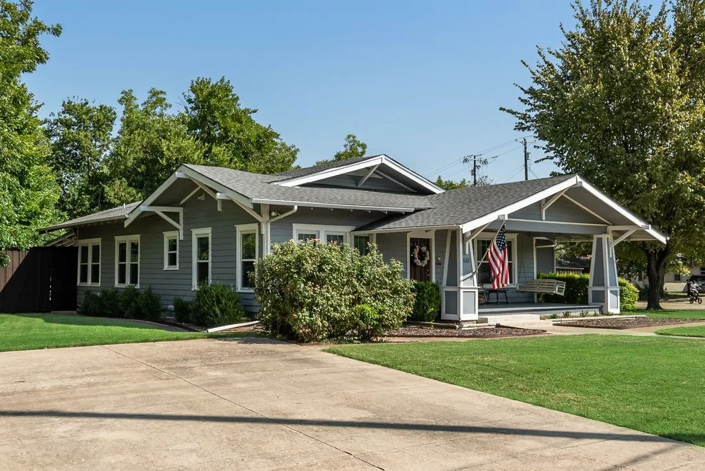 Single Family Residence For Sale in Kaufman County , 515 S Bois D Arc Street, Forney, Texas 75126, 3 Bedroom, 2 Bathroom, Garage spaces, 2,376 Sqft, built in 1900, mls#21350804, Real Estate Agent in Forney, Homes For Sale in Kaufman county, Homes For Sale in Forney, Realtor in Forney Texas, Real Estate Brokerage Independent Realty Texas, Luminita Cordes Realtor