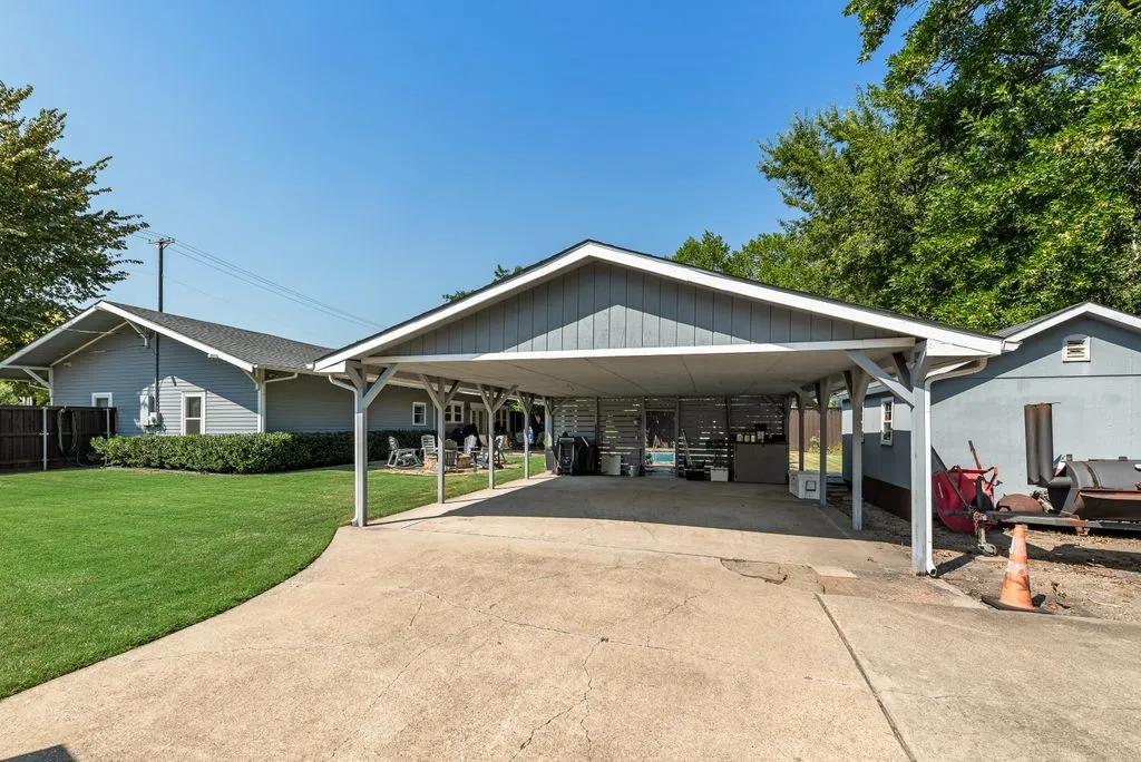Single Family Residence For Sale in Kaufman County , 515 S Bois D Arc Street, Forney, Texas 75126, 3 Bedroom, 2 Bathroom, Garage spaces, 2,376 Sqft, built in 1900, mls#21350804, Real Estate Agent in Forney, Homes For Sale in Kaufman county, Homes For Sale in Forney, Realtor in Forney Texas, Real Estate Brokerage Independent Realty Texas, Luminita Cordes Realtor