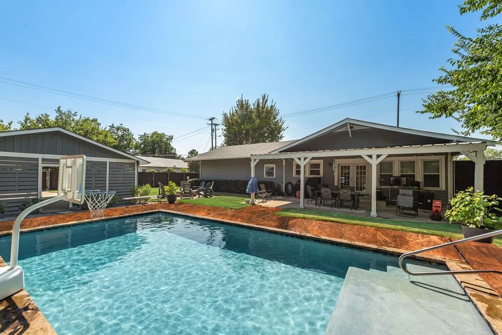 Single Family Residence For Sale in Kaufman County , 515 S Bois D Arc Street, Forney, Texas 75126, 3 Bedroom, 2 Bathroom, Garage spaces, 2,376 Sqft, built in 1900, mls#21350804, Real Estate Agent in Forney, Homes For Sale in Kaufman county, Homes For Sale in Forney, Realtor in Forney Texas, Real Estate Brokerage Independent Realty Texas, Luminita Cordes Realtor