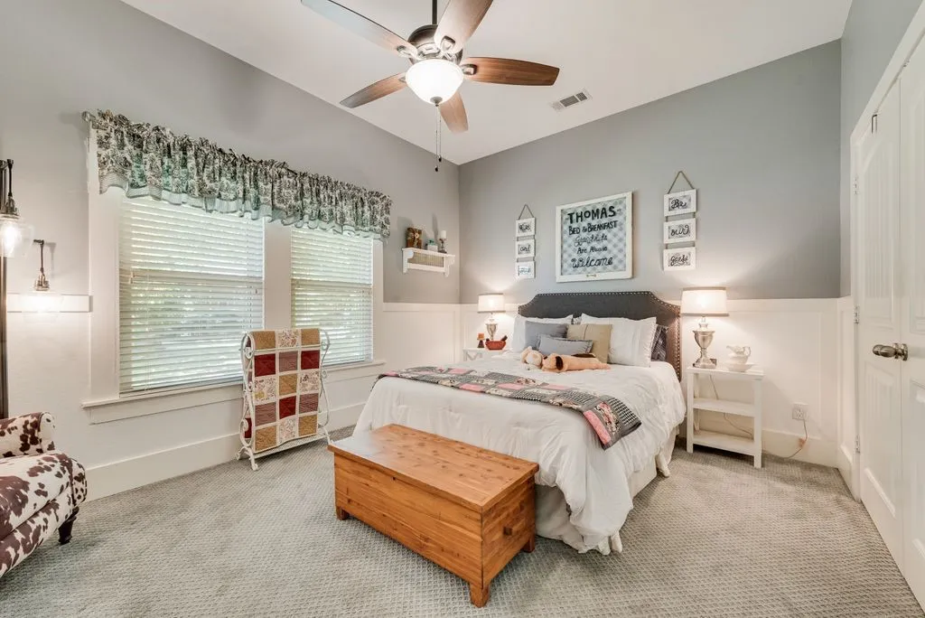 Single Family Residence For Sale in Kaufman County , 515 S Bois D Arc Street, Forney, Texas 75126, 3 Bedroom, 2 Bathroom, Garage spaces, 2,376 Sqft, built in 1900, mls#21350804, Real Estate Agent in Forney, Homes For Sale in Kaufman county, Homes For Sale in Forney, Realtor in Forney Texas, Real Estate Brokerage Independent Realty Texas, Luminita Cordes Realtor