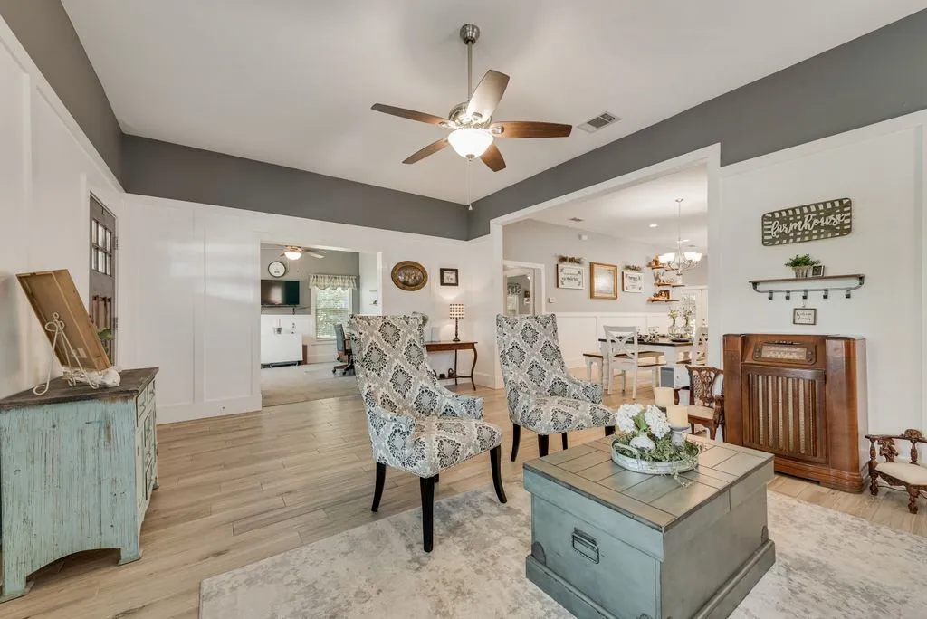 Single Family Residence For Sale in Kaufman County , 515 S Bois D Arc Street, Forney, Texas 75126, 3 Bedroom, 2 Bathroom, Garage spaces, 2,376 Sqft, built in 1900, mls#21350804, Real Estate Agent in Forney, Homes For Sale in Kaufman county, Homes For Sale in Forney, Realtor in Forney Texas, Real Estate Brokerage Independent Realty Texas, Luminita Cordes Realtor