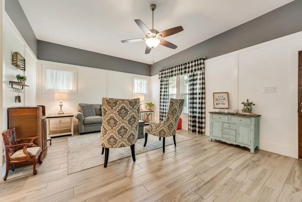 Single Family Residence For Sale in Kaufman County , 515 S Bois D Arc Street, Forney, Texas 75126, 3 Bedroom, 2 Bathroom, Garage spaces, 2,376 Sqft, built in 1900, mls#21350804, Real Estate Agent in Forney, Homes For Sale in Kaufman county, Homes For Sale in Forney, Realtor in Forney Texas, Real Estate Brokerage Independent Realty Texas, Luminita Cordes Realtor