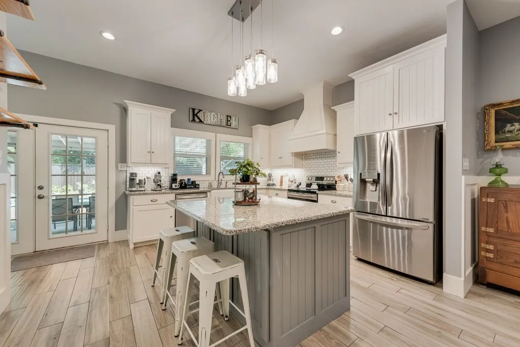 Single Family Residence For Sale in Kaufman County , 515 S Bois D Arc Street, Forney, Texas 75126, 3 Bedroom, 2 Bathroom, Garage spaces, 2,376 Sqft, built in 1900, mls#21350804, Real Estate Agent in Forney, Homes For Sale in Kaufman county, Homes For Sale in Forney, Realtor in Forney Texas, Real Estate Brokerage Independent Realty Texas, Luminita Cordes Realtor