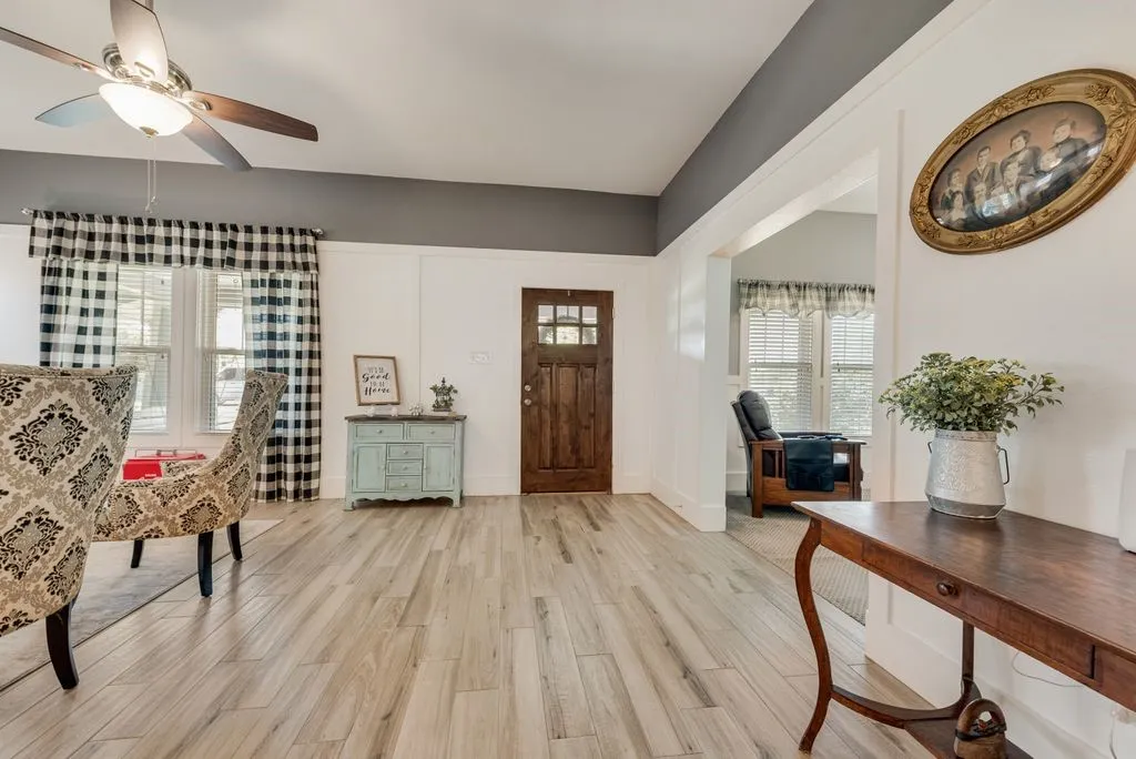 Single Family Residence For Sale in Kaufman County , 515 S Bois D Arc Street, Forney, Texas 75126, 3 Bedroom, 2 Bathroom, Garage spaces, 2,376 Sqft, built in 1900, mls#21350804, Real Estate Agent in Forney, Homes For Sale in Kaufman county, Homes For Sale in Forney, Realtor in Forney Texas, Real Estate Brokerage Independent Realty Texas, Luminita Cordes Realtor