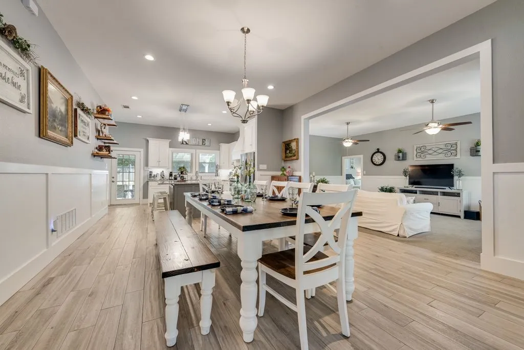 Single Family Residence For Sale in Kaufman County , 515 S Bois D Arc Street, Forney, Texas 75126, 3 Bedroom, 2 Bathroom, Garage spaces, 2,376 Sqft, built in 1900, mls#21350804, Real Estate Agent in Forney, Homes For Sale in Kaufman county, Homes For Sale in Forney, Realtor in Forney Texas, Real Estate Brokerage Independent Realty Texas, Luminita Cordes Realtor
