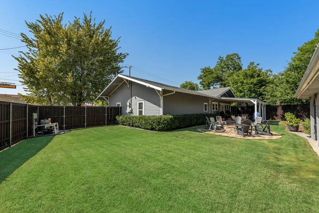 Single Family Residence For Sale in Kaufman County , 515 S Bois D Arc Street, Forney, Texas 75126, 3 Bedroom, 2 Bathroom, Garage spaces, 2,376 Sqft, built in 1900, mls#21350804, Real Estate Agent in Forney, Homes For Sale in Kaufman county, Homes For Sale in Forney, Realtor in Forney Texas, Real Estate Brokerage Independent Realty Texas, Luminita Cordes Realtor