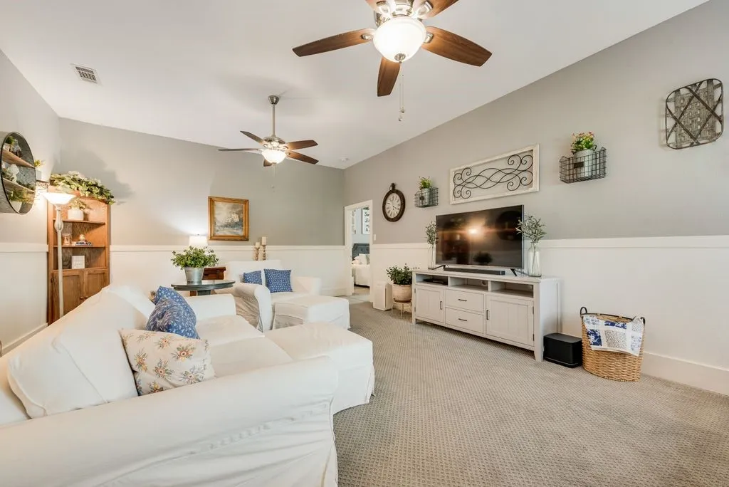 Single Family Residence For Sale in Kaufman County , 515 S Bois D Arc Street, Forney, Texas 75126, 3 Bedroom, 2 Bathroom, Garage spaces, 2,376 Sqft, built in 1900, mls#21350804, Real Estate Agent in Forney, Homes For Sale in Kaufman county, Homes For Sale in Forney, Realtor in Forney Texas, Real Estate Brokerage Independent Realty Texas, Luminita Cordes Realtor