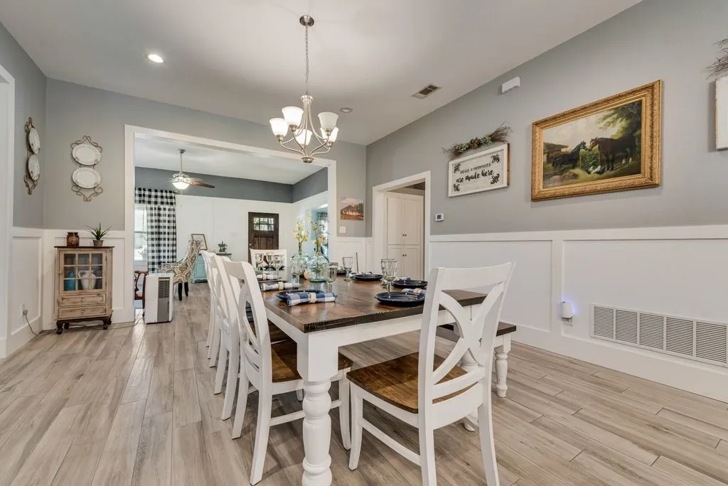 Single Family Residence For Sale in Kaufman County , 515 S Bois D Arc Street, Forney, Texas 75126, 3 Bedroom, 2 Bathroom, Garage spaces, 2,376 Sqft, built in 1900, mls#21350804, Real Estate Agent in Forney, Homes For Sale in Kaufman county, Homes For Sale in Forney, Realtor in Forney Texas, Real Estate Brokerage Independent Realty Texas, Luminita Cordes Realtor