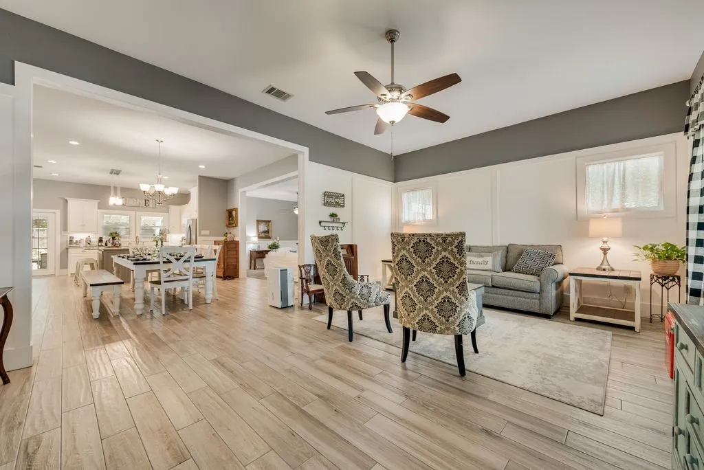 Single Family Residence For Sale in Kaufman County , 515 S Bois D Arc Street, Forney, Texas 75126, 3 Bedroom, 2 Bathroom, Garage spaces, 2,376 Sqft, built in 1900, mls#21350804, Real Estate Agent in Forney, Homes For Sale in Kaufman county, Homes For Sale in Forney, Realtor in Forney Texas, Real Estate Brokerage Independent Realty Texas, Luminita Cordes Realtor