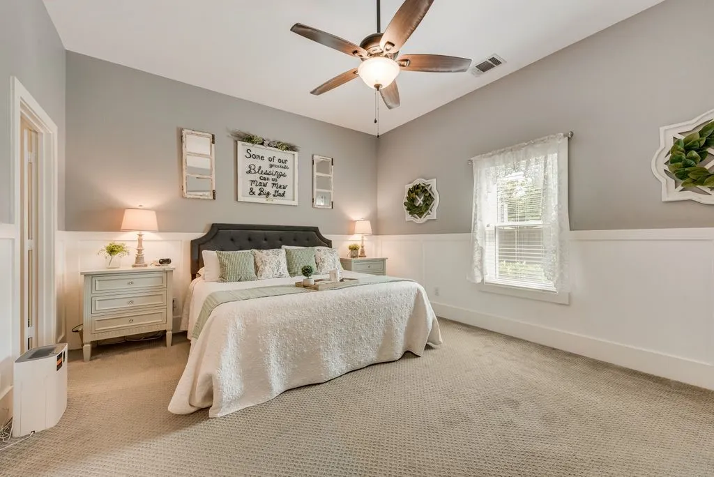 Single Family Residence For Sale in Kaufman County , 515 S Bois D Arc Street, Forney, Texas 75126, 3 Bedroom, 2 Bathroom, Garage spaces, 2,376 Sqft, built in 1900, mls#21350804, Real Estate Agent in Forney, Homes For Sale in Kaufman county, Homes For Sale in Forney, Realtor in Forney Texas, Real Estate Brokerage Independent Realty Texas, Luminita Cordes Realtor