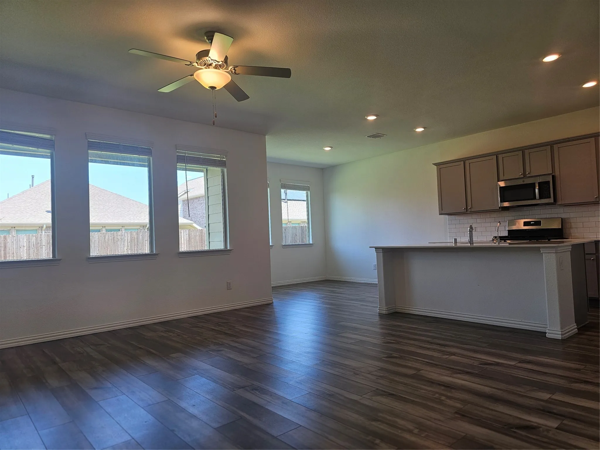 Single Family Residence For Rent in Collin County , 1216 Smoketree Lane, Princeton, Texas 75407, 4 Bedroom, 2 Bathroom, 2 Garage spaces, 1,835 Sqft, built in 2022, mls#21345150, Real Estate Agent in Princeton, Homes For Rent in Collin county, Homes For Rent in Princeton, Realtor in Princeton Texas, Real Estate Brokerage Independent Realty Texas, Luminita Cordes Realtor