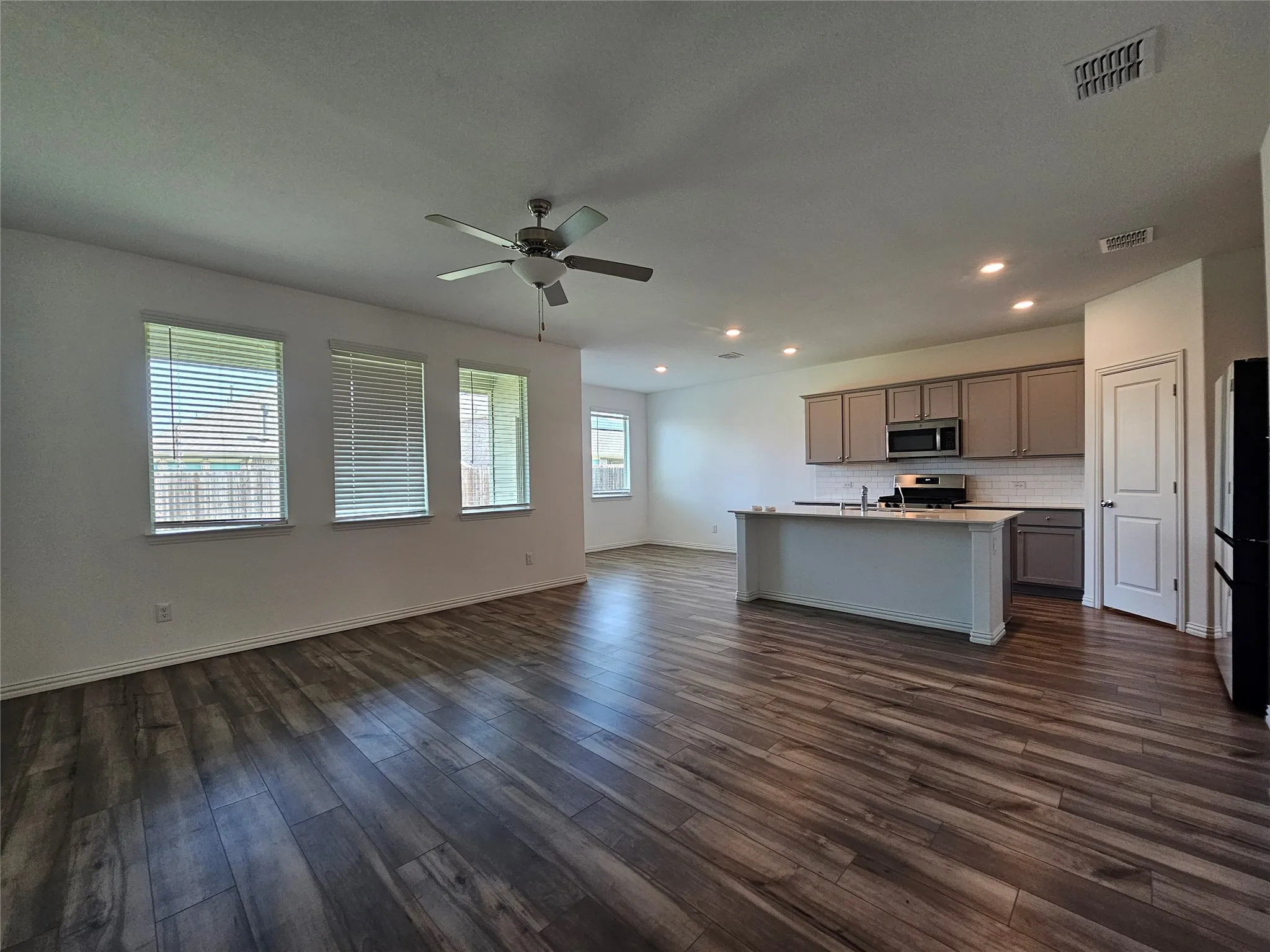 Single Family Residence For Rent in Collin County , 1216 Smoketree Lane, Princeton, Texas 75407, 4 Bedroom, 2 Bathroom, 2 Garage spaces, 1,835 Sqft, built in 2022, mls#21345150, Real Estate Agent in Princeton, Homes For Rent in Collin county, Homes For Rent in Princeton, Realtor in Princeton Texas, Real Estate Brokerage Independent Realty Texas, Luminita Cordes Realtor
